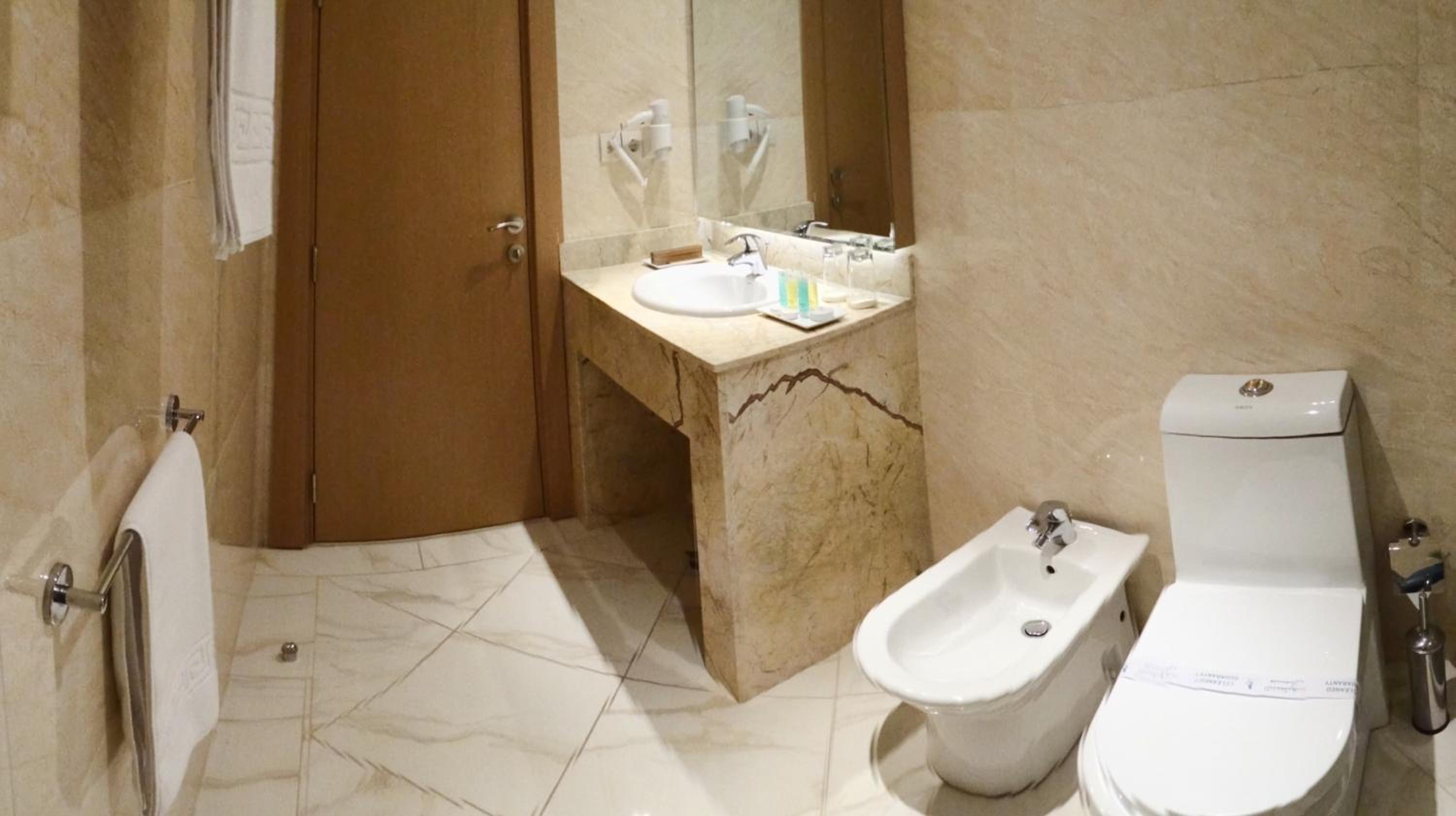 Suite - Photo 7