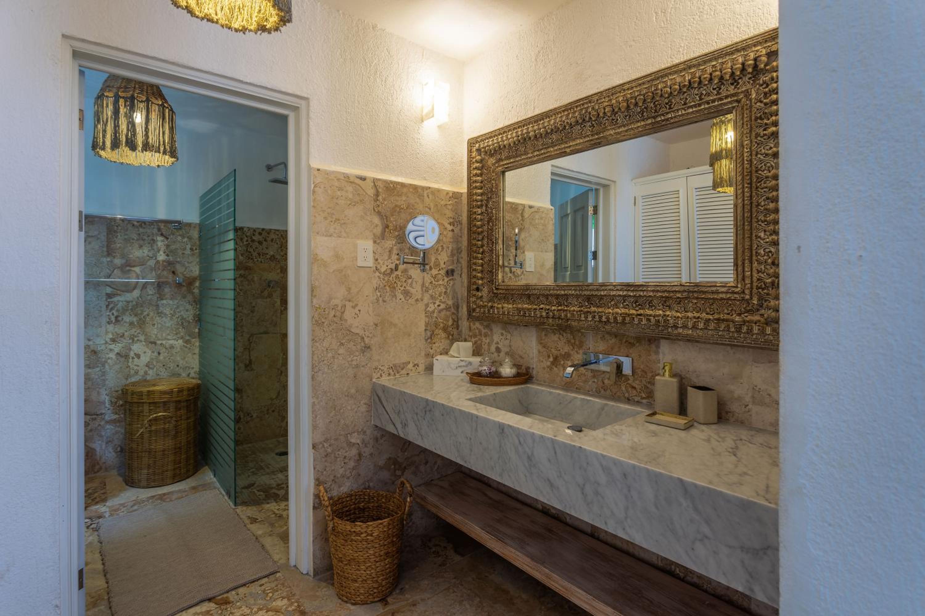 Suite with Sea View - Photo 4
