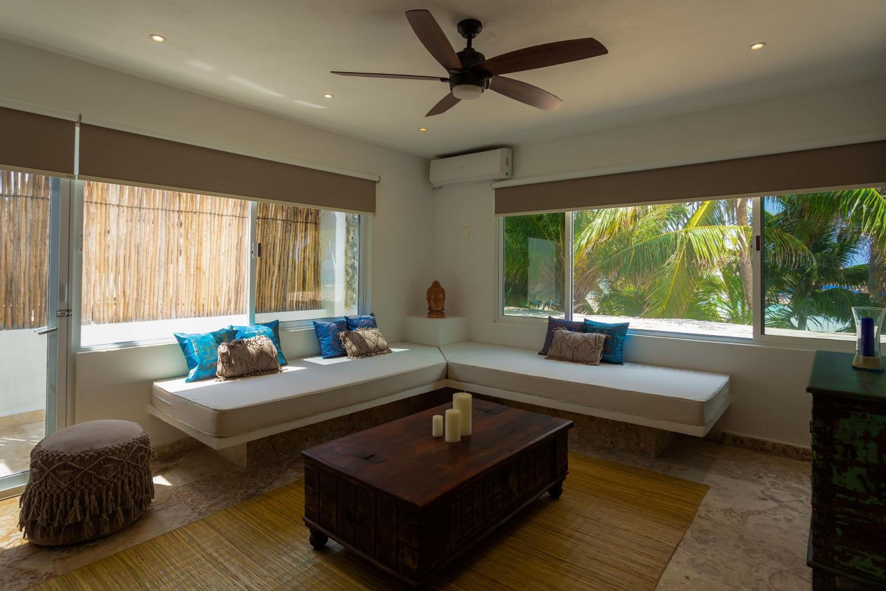 Jacuzzi Suite with Partial Ocean View photo 3