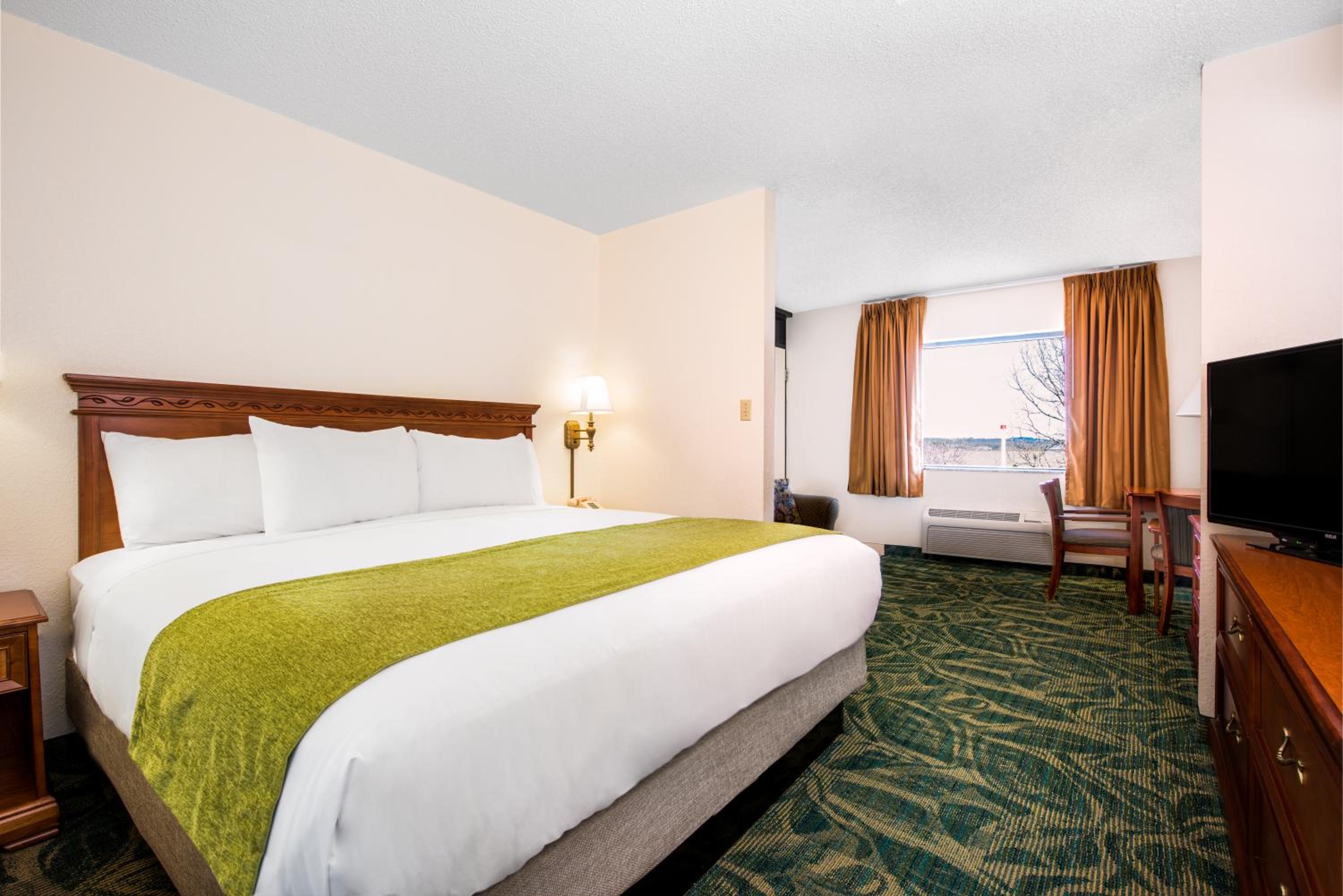 Executive King Room - Non-Smoking - Photo 1