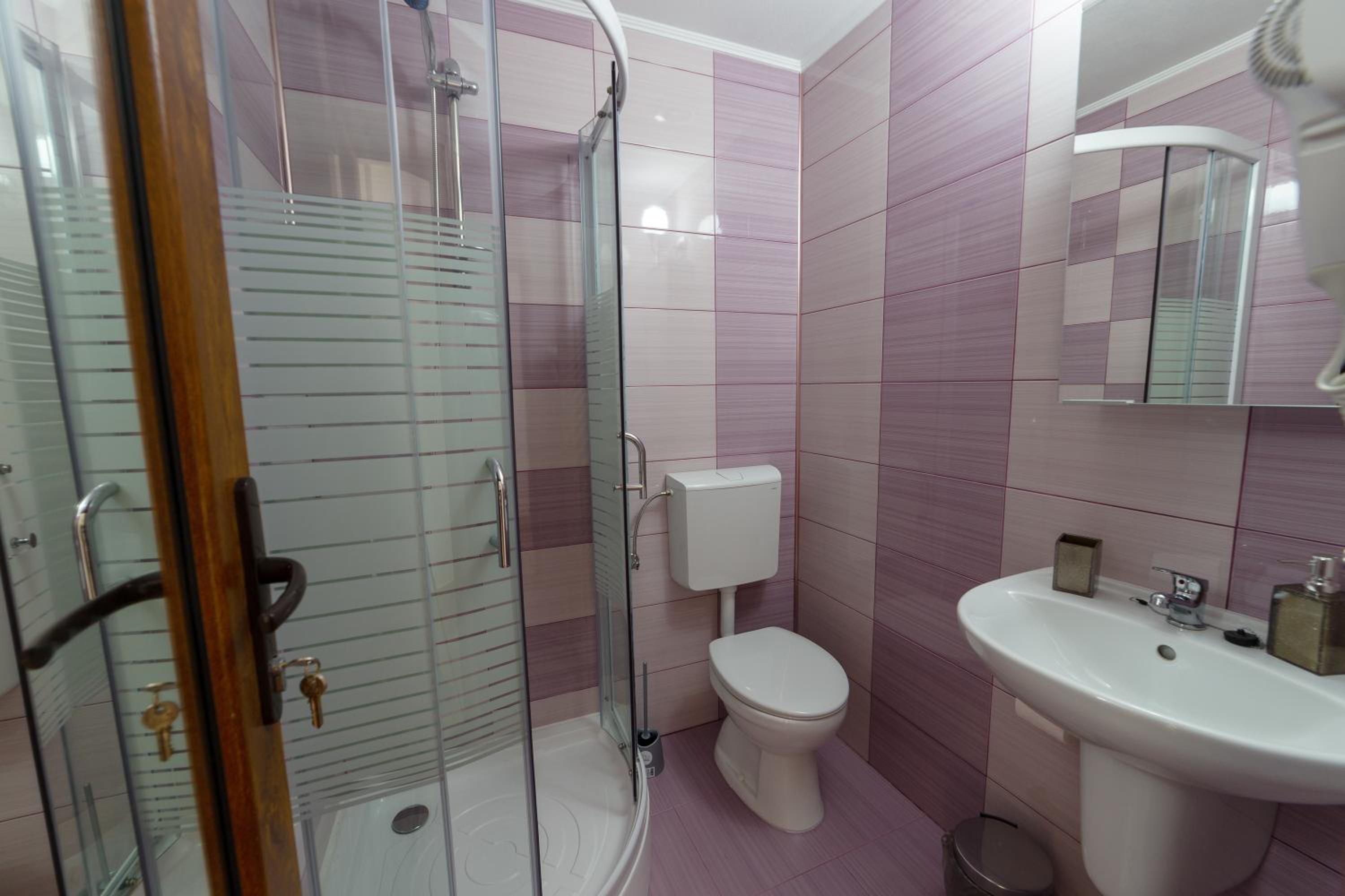 Double Room with Private Bathroom photo 2