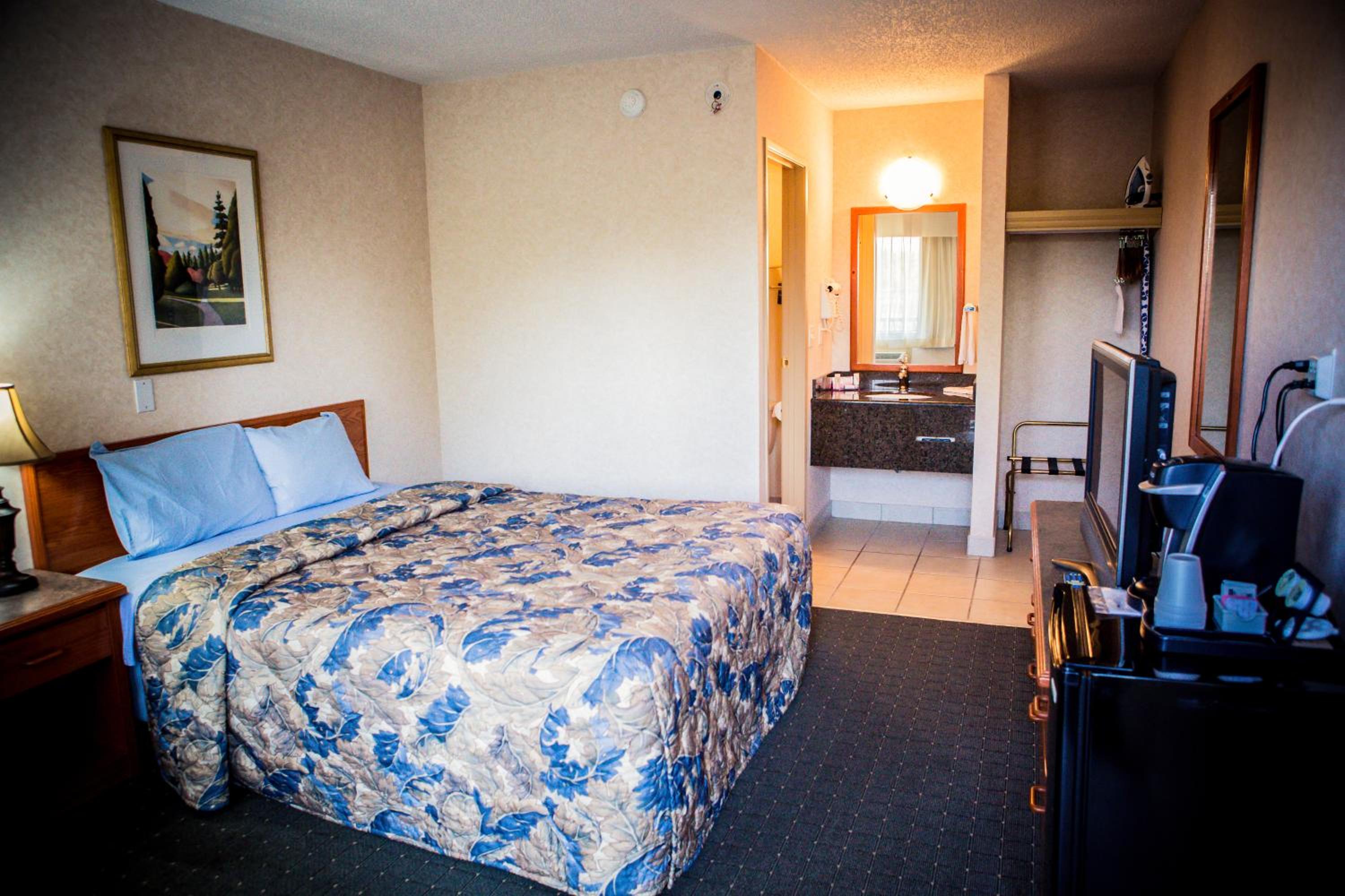 Double Room - Non-Smoking/No Pets photo 3
