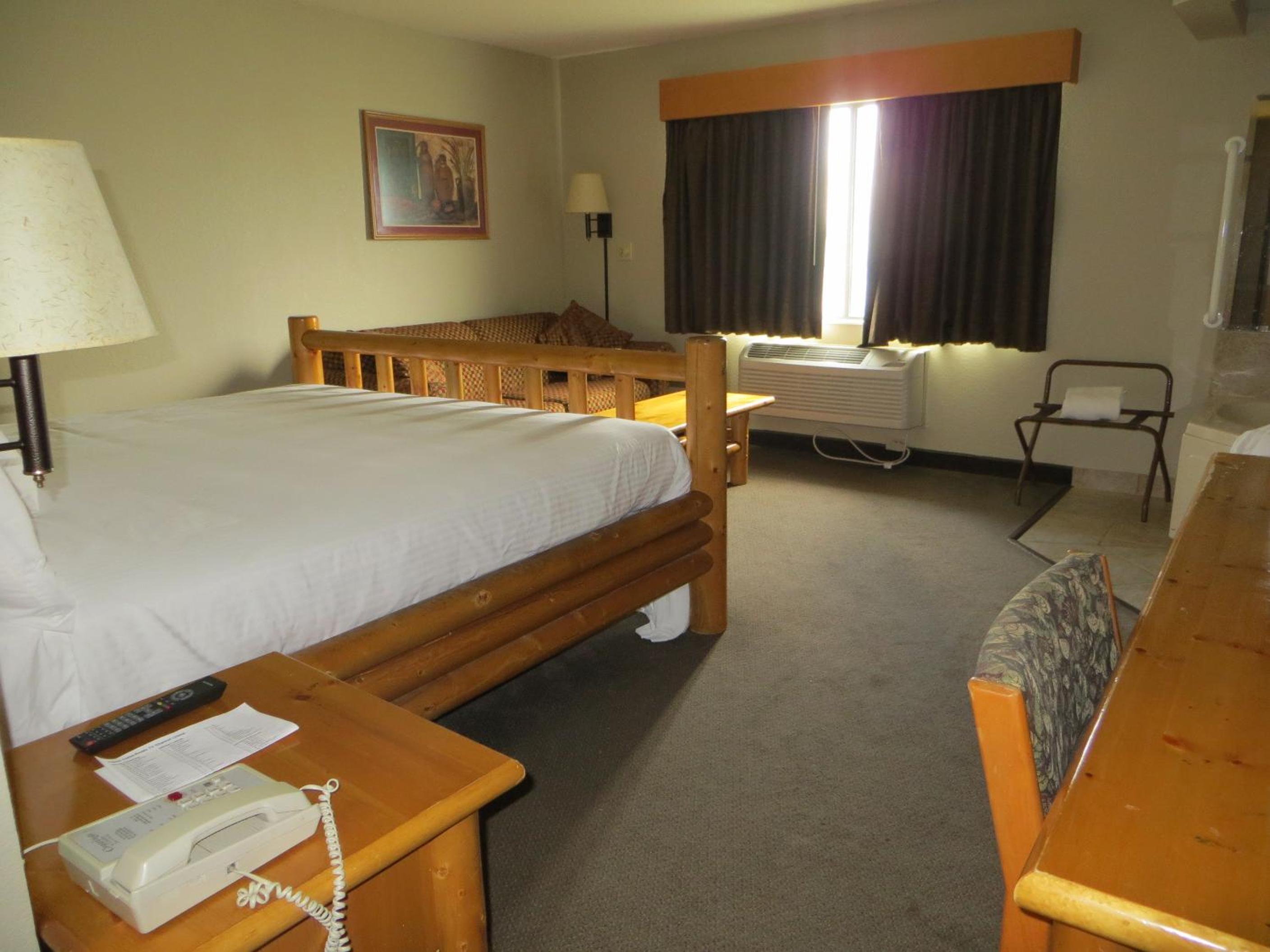 Superior King Suite - Non-Smoking - Photo 1