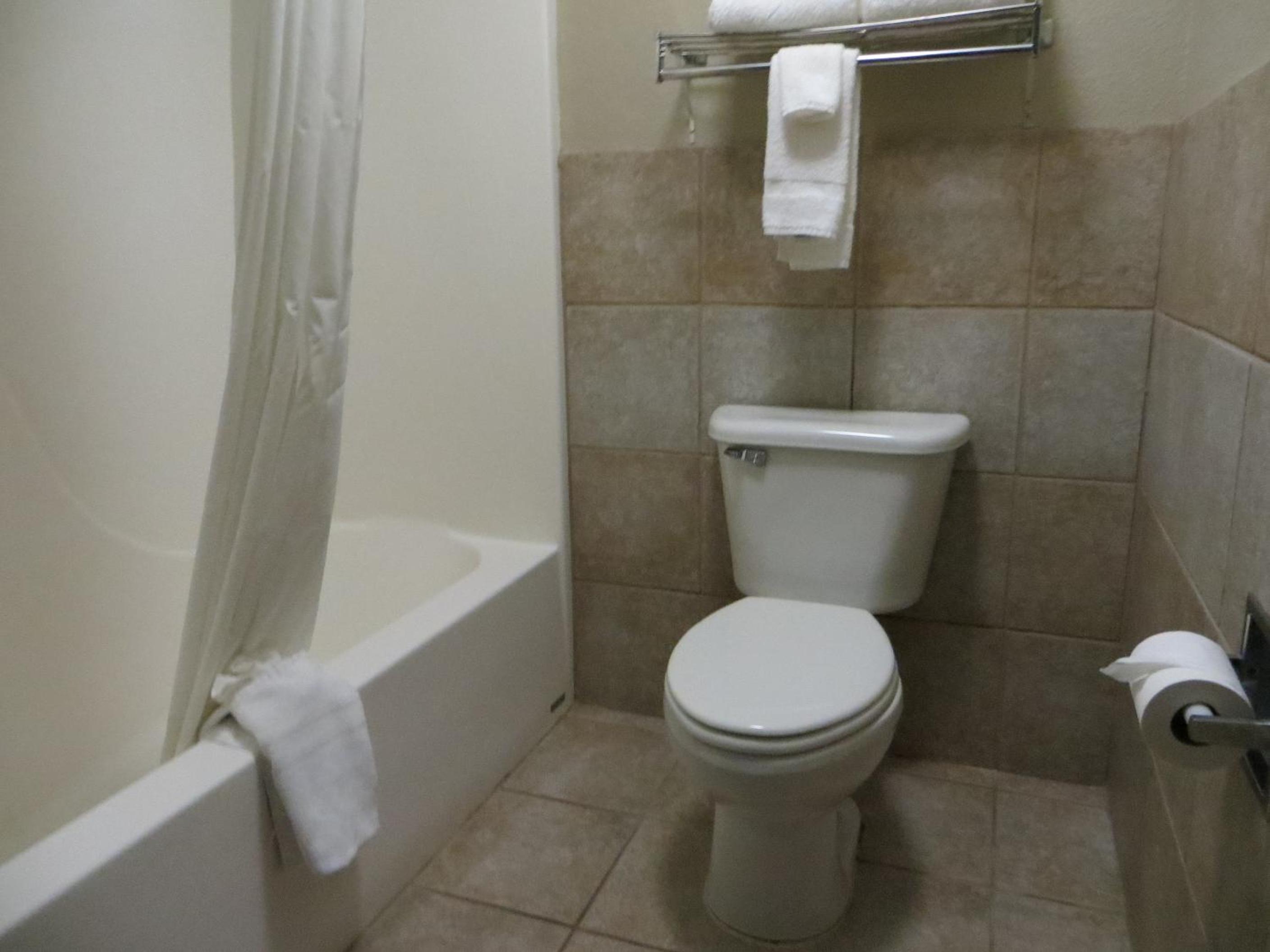 King Room - Non-Smoking - Photo 9