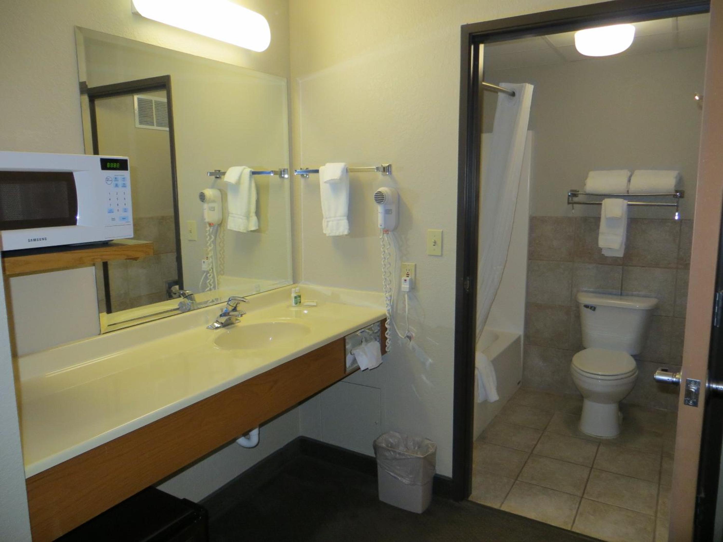 King Room - Non-Smoking - Photo 10