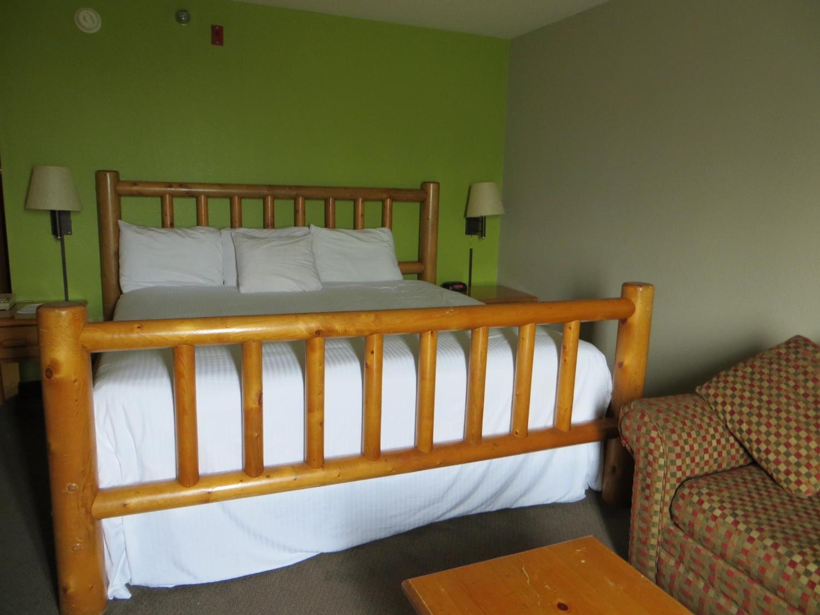 Superior King Suite - Non-Smoking - Photo 4