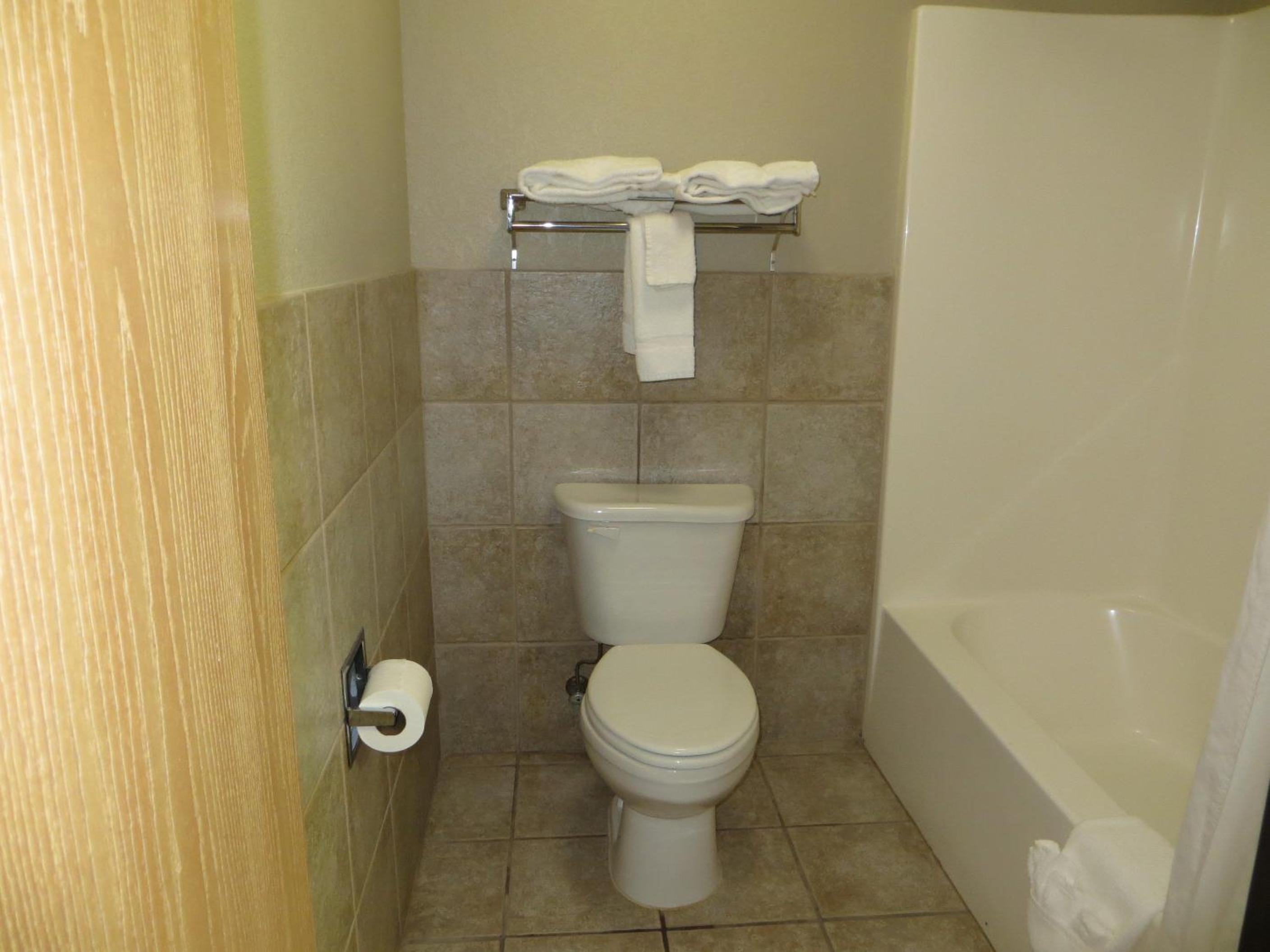 King Room - Non-Smoking - Photo 5