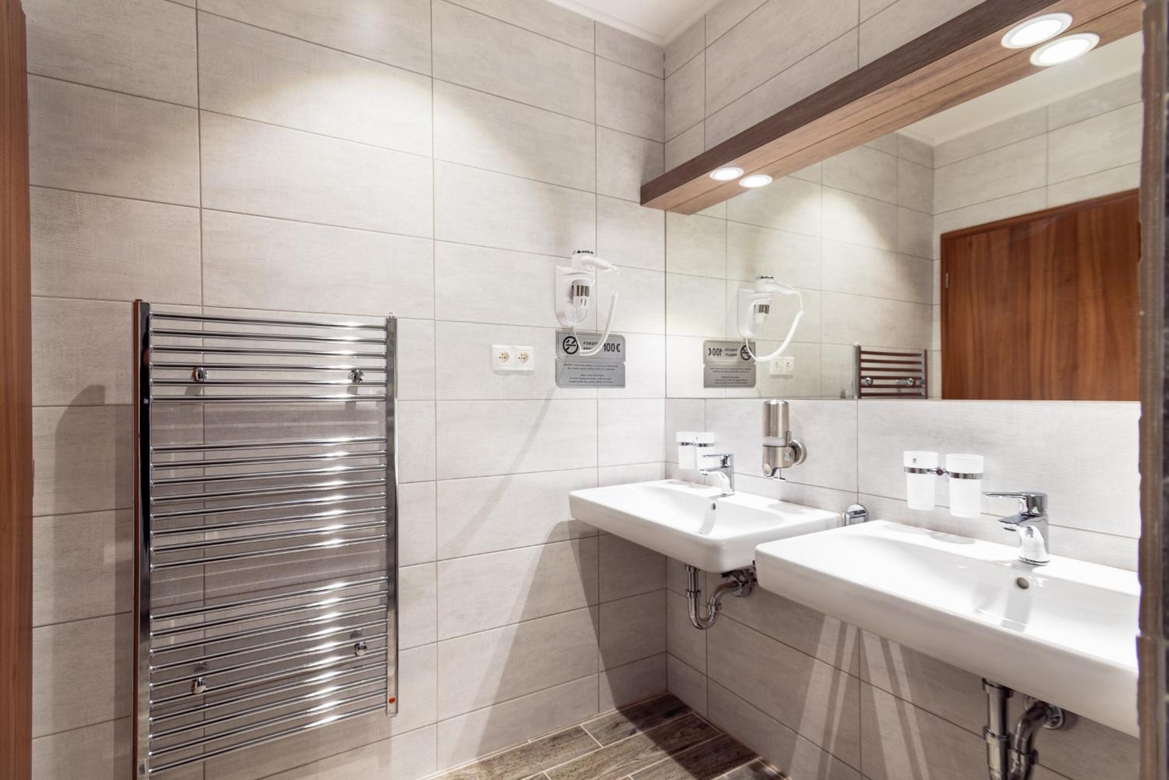 Standard Double or Twin Room - Photo 4