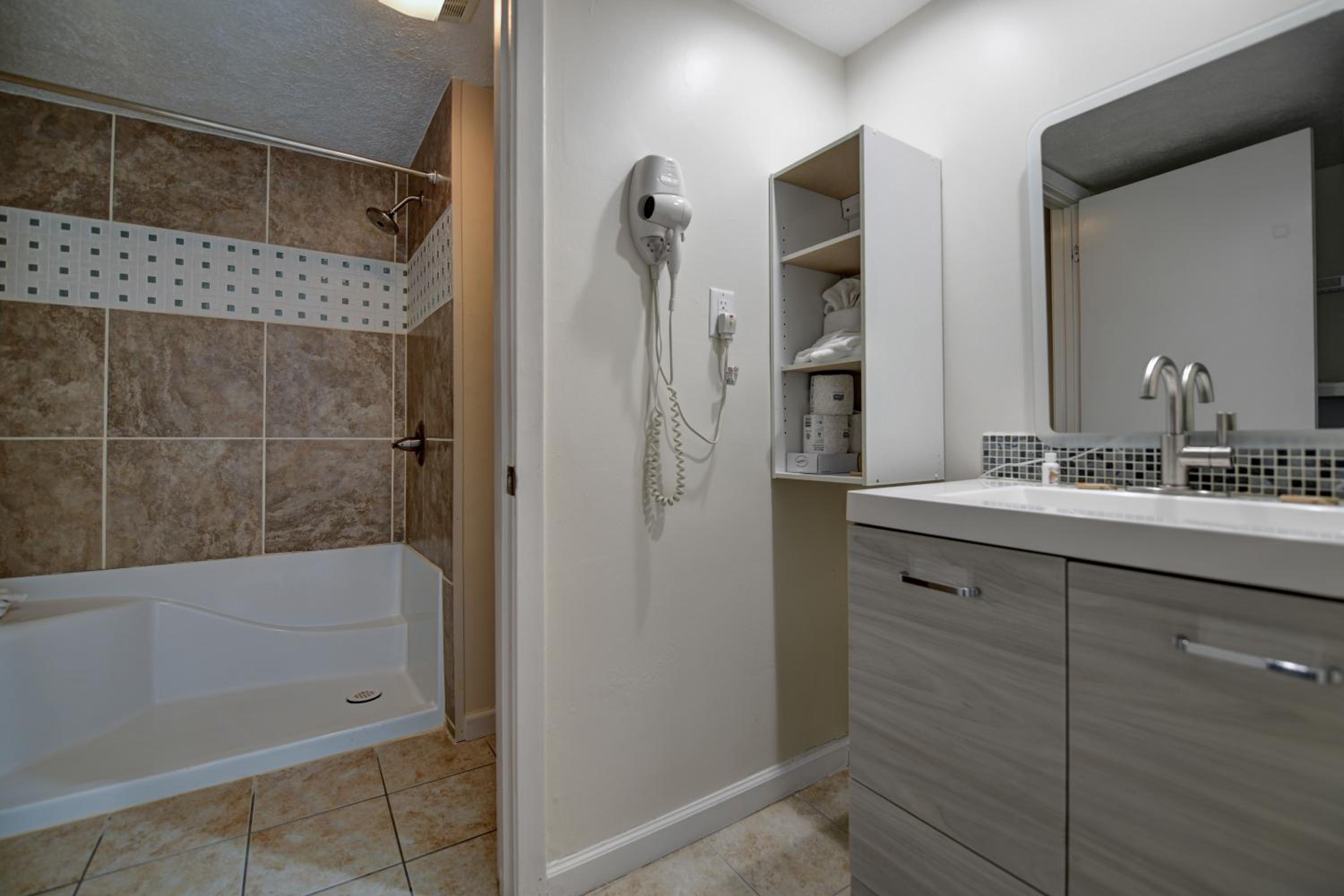 Two Room Suite - Photo 2
