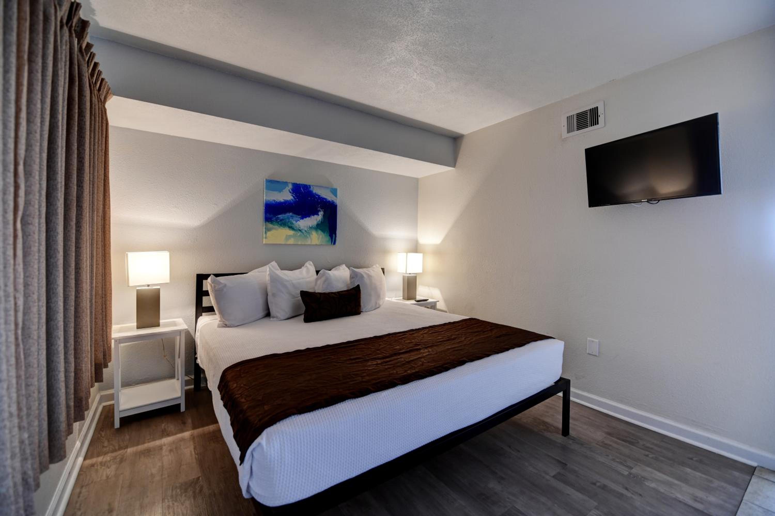 Two Room Suite - Photo 3