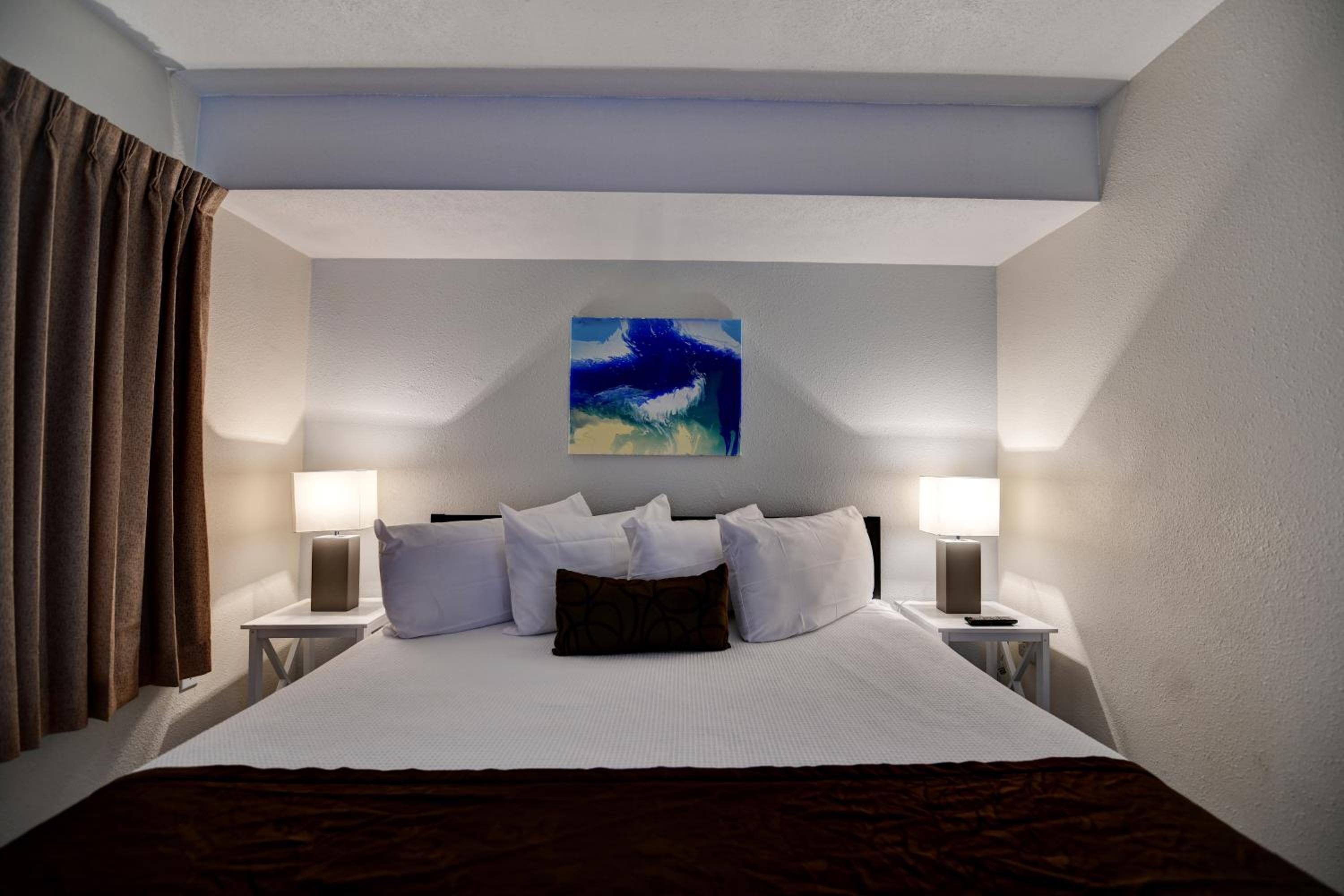 Two Room Suite - Photo 1