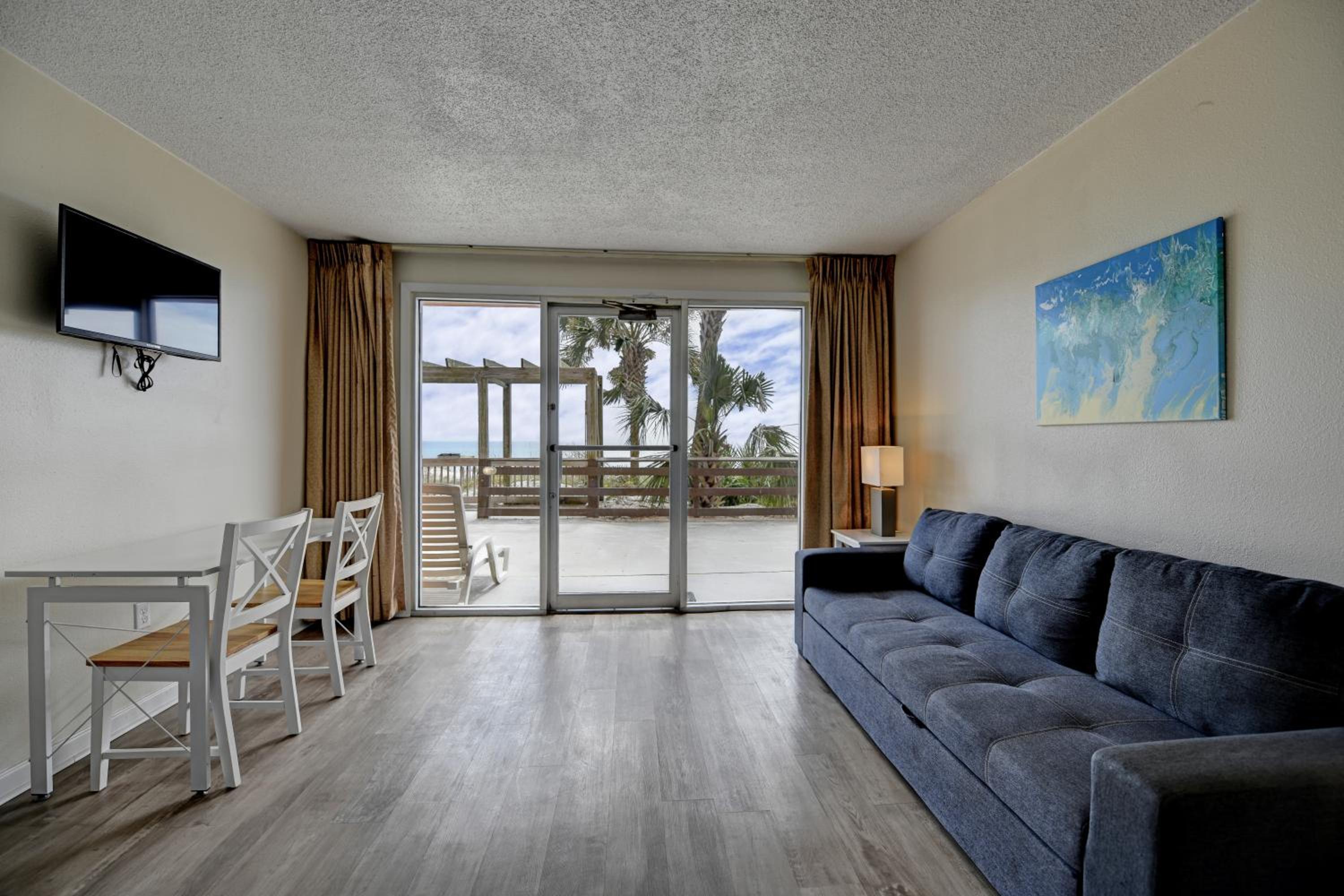 Two Room Suite - Photo 4