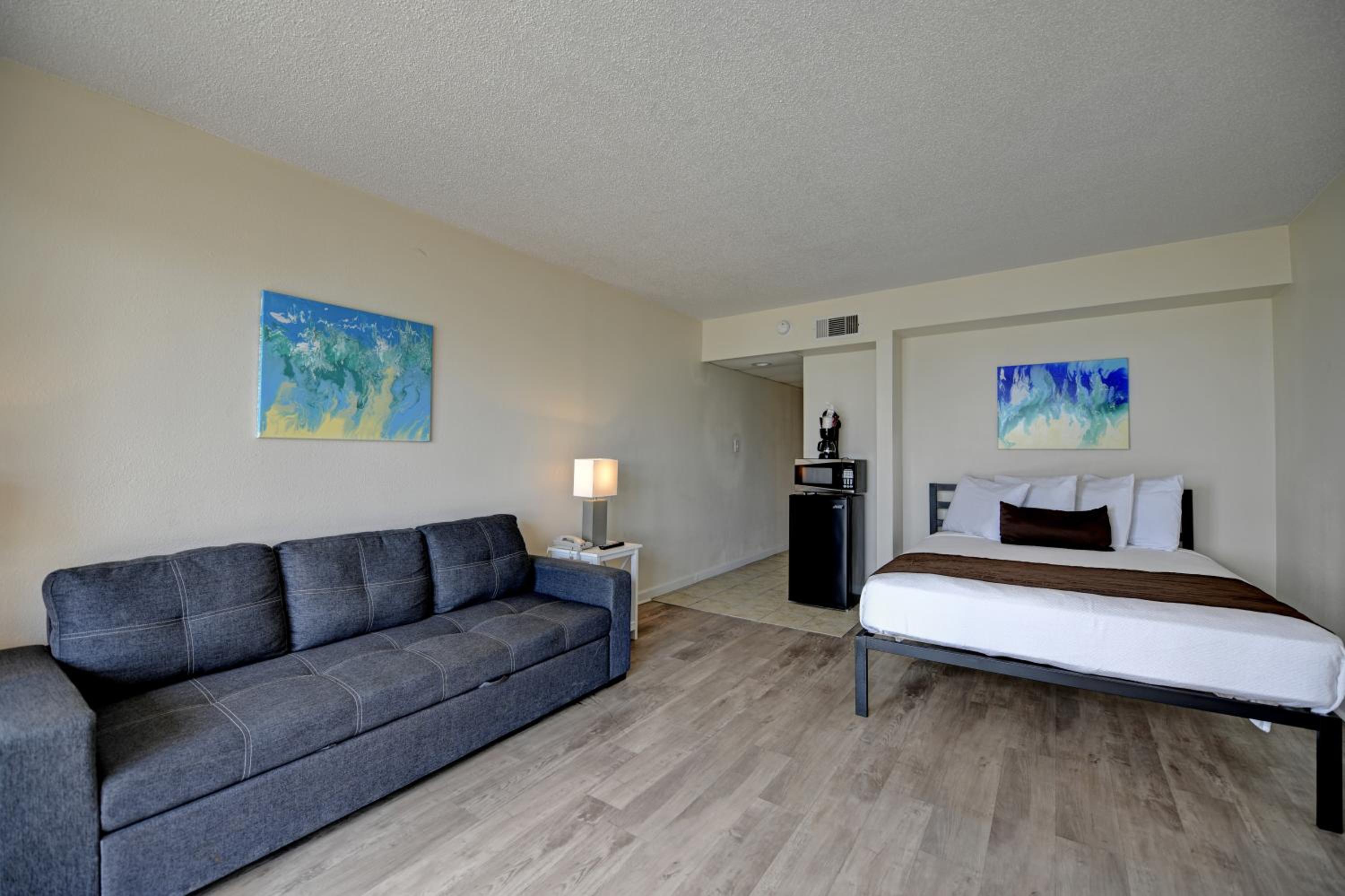 Two Room Suite - Photo 5
