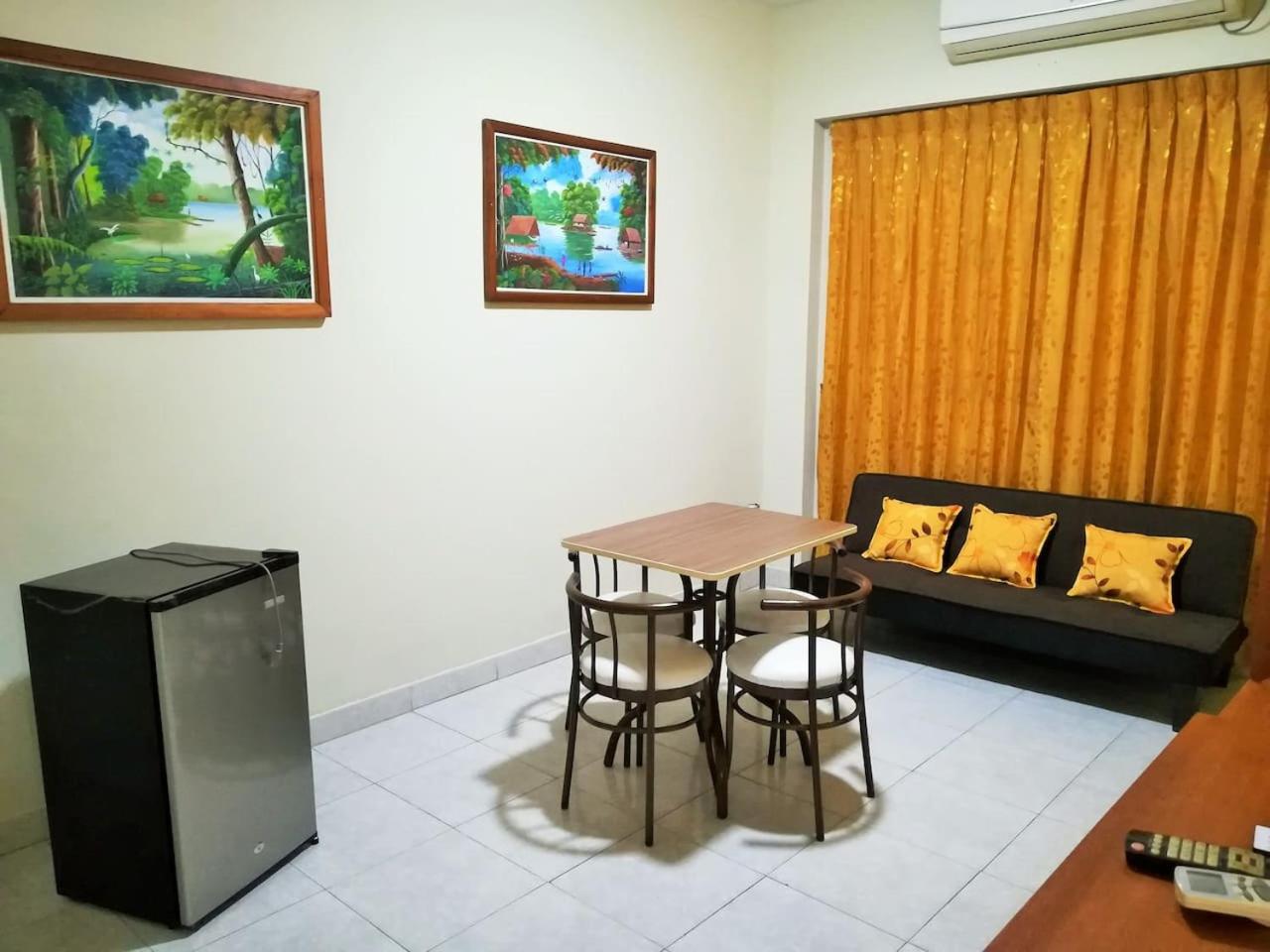 One-Bedroom Apartment photo 1