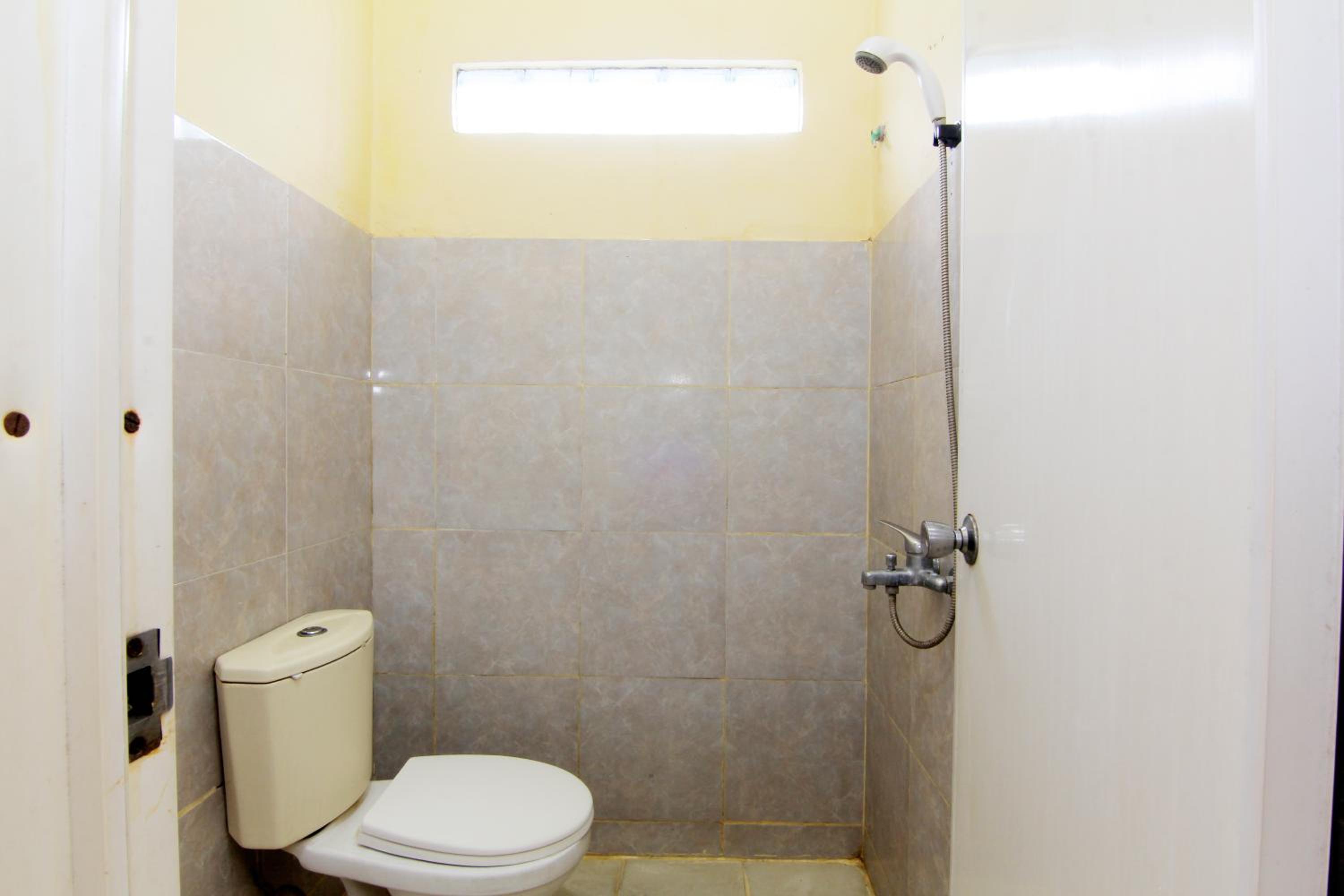 Standard Double Room - Photo 12
