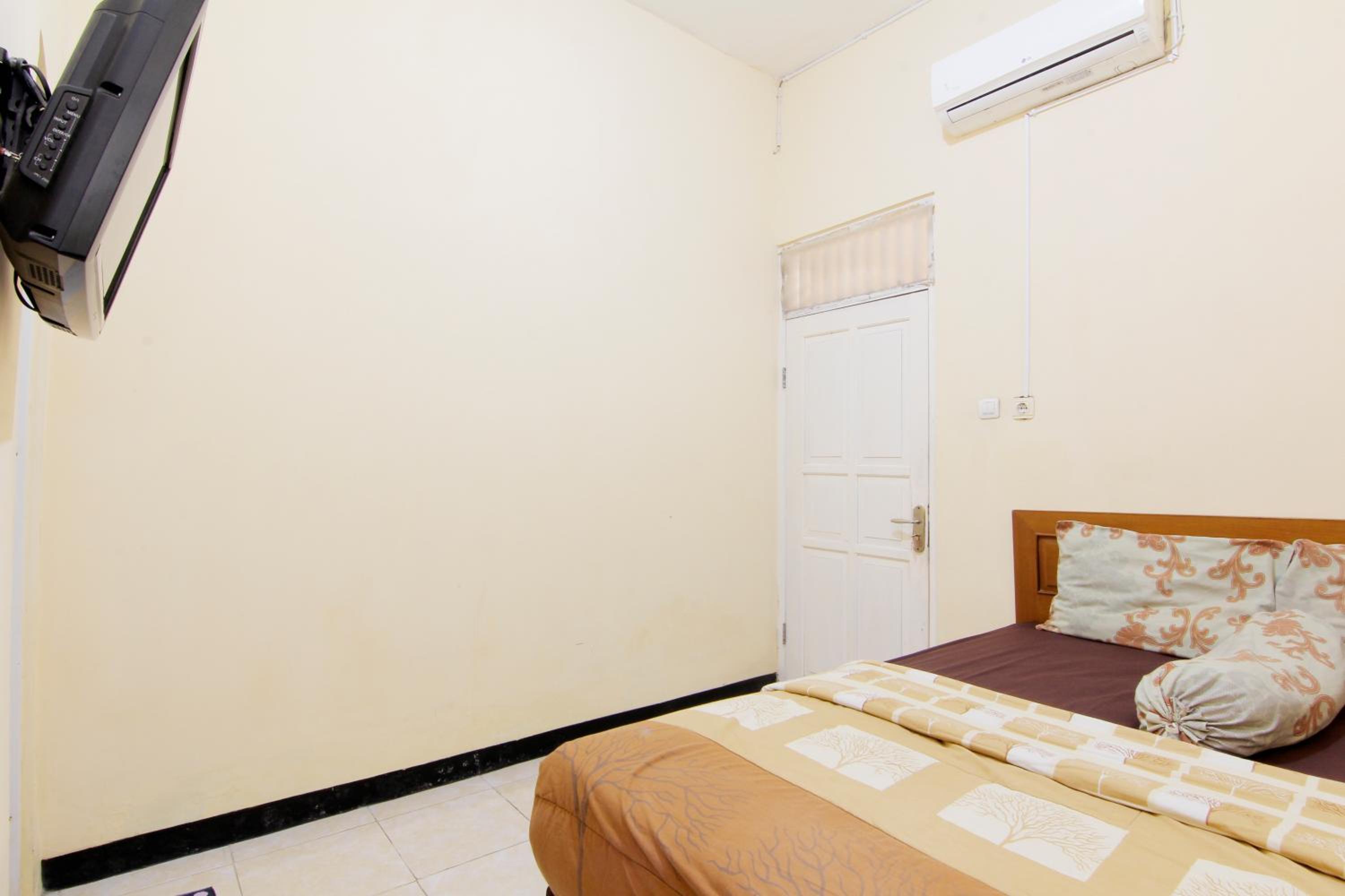 Standard Double Room - Photo 8