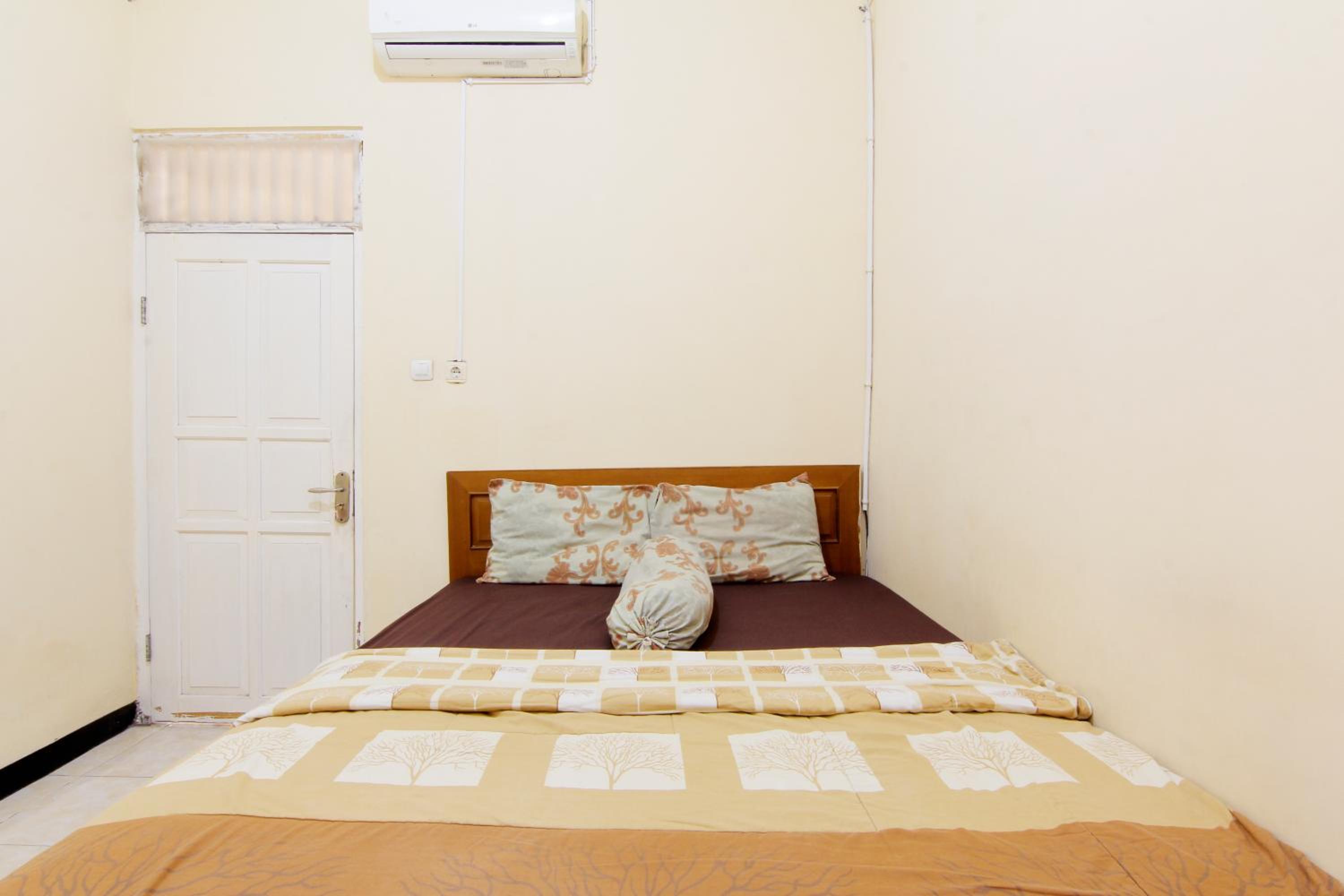 Standard Double Room - Photo 17