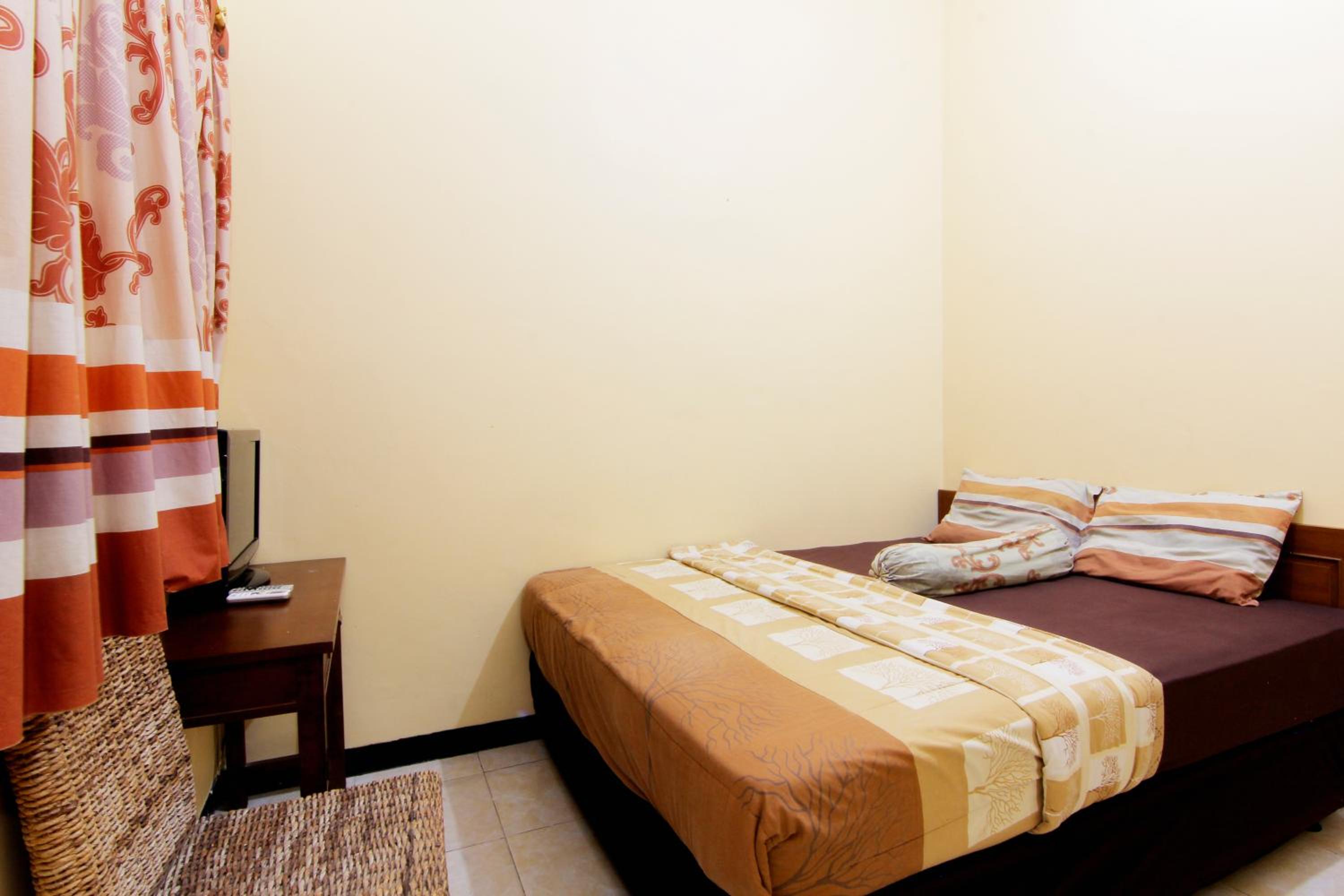 Standard Double Room - Photo 9