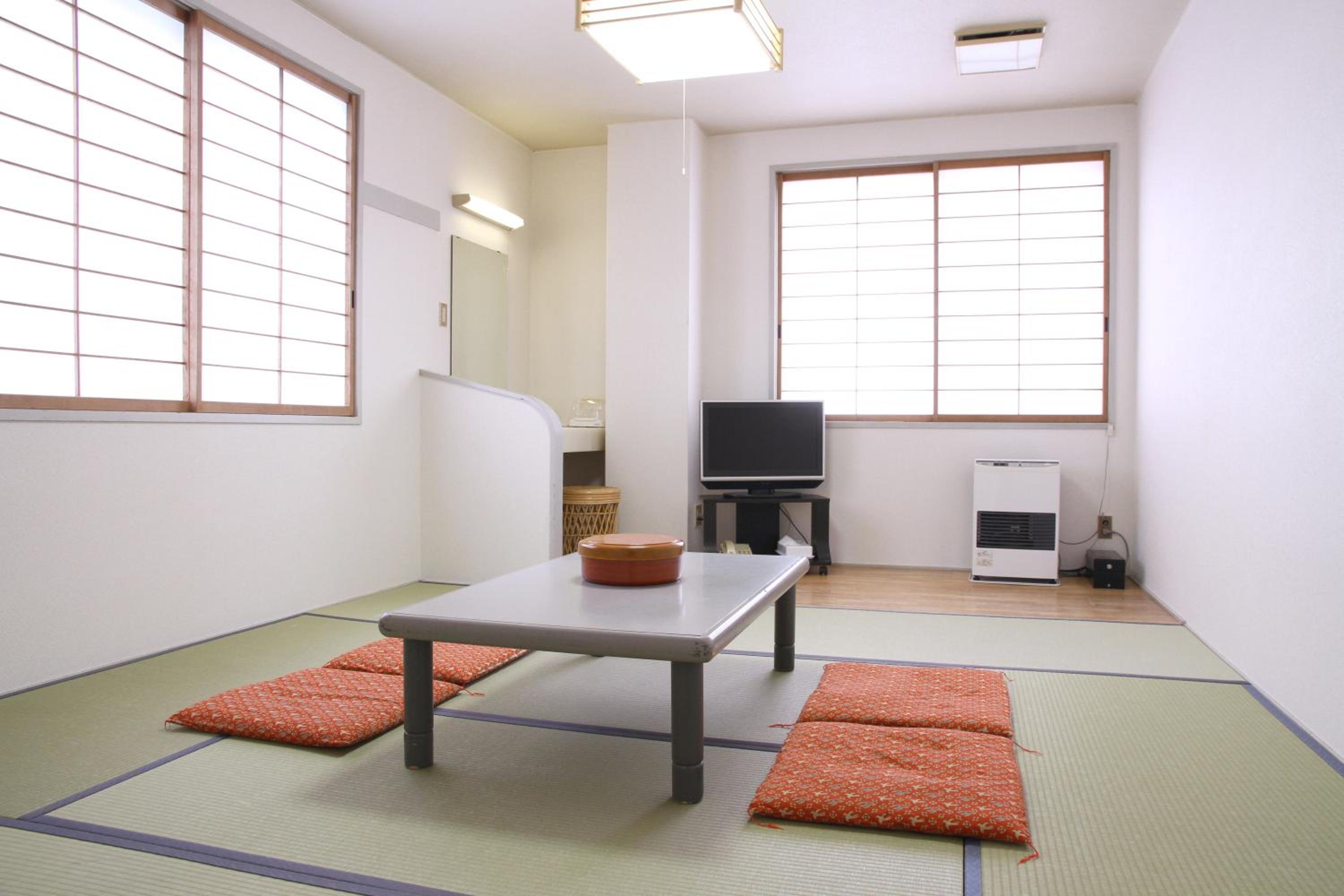 Japanese-Style Room with Shared Bathroom - Photo 1