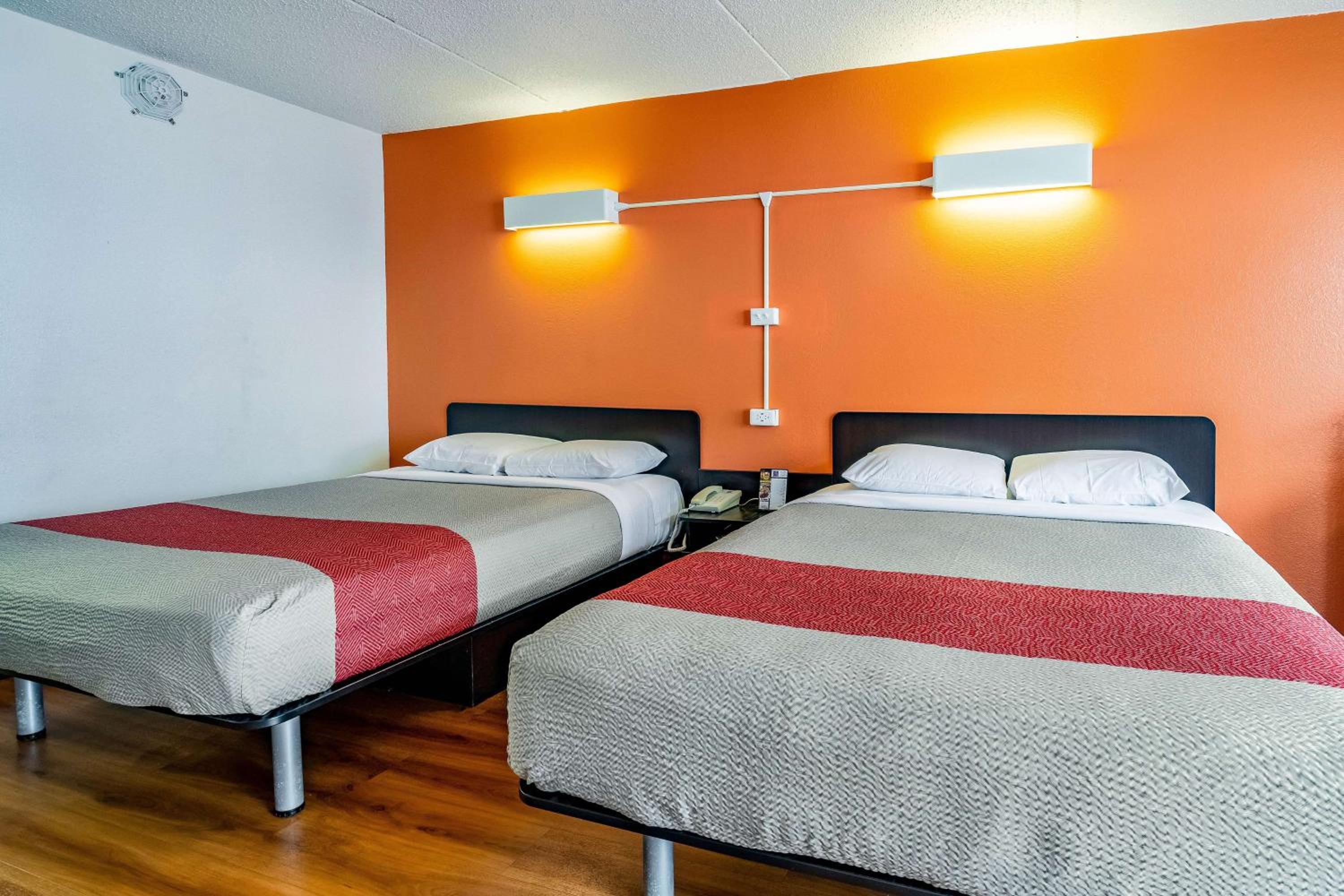 Queen Room with Two Queen Beds - Smoking photo 2