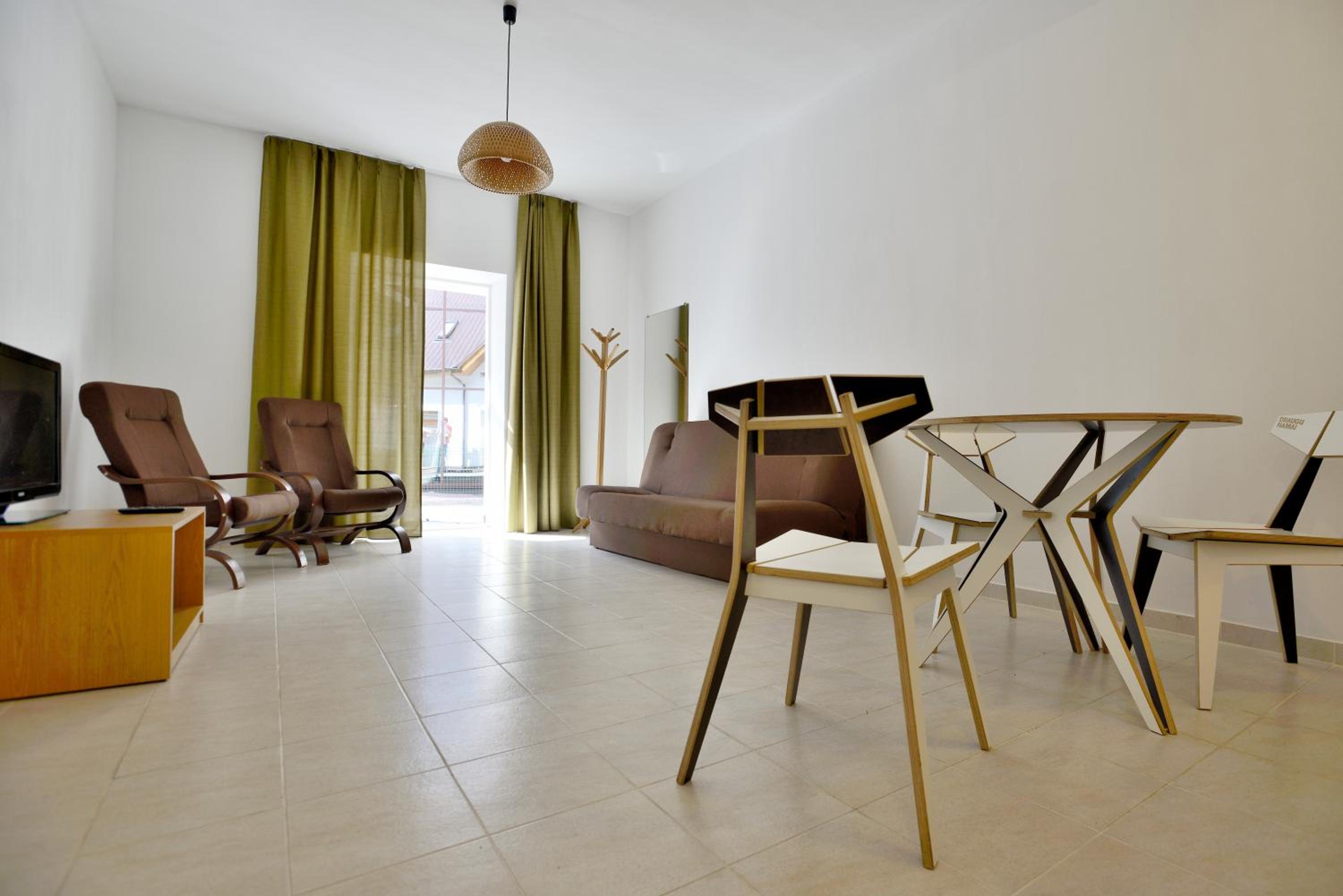 Family Room - Photo 5