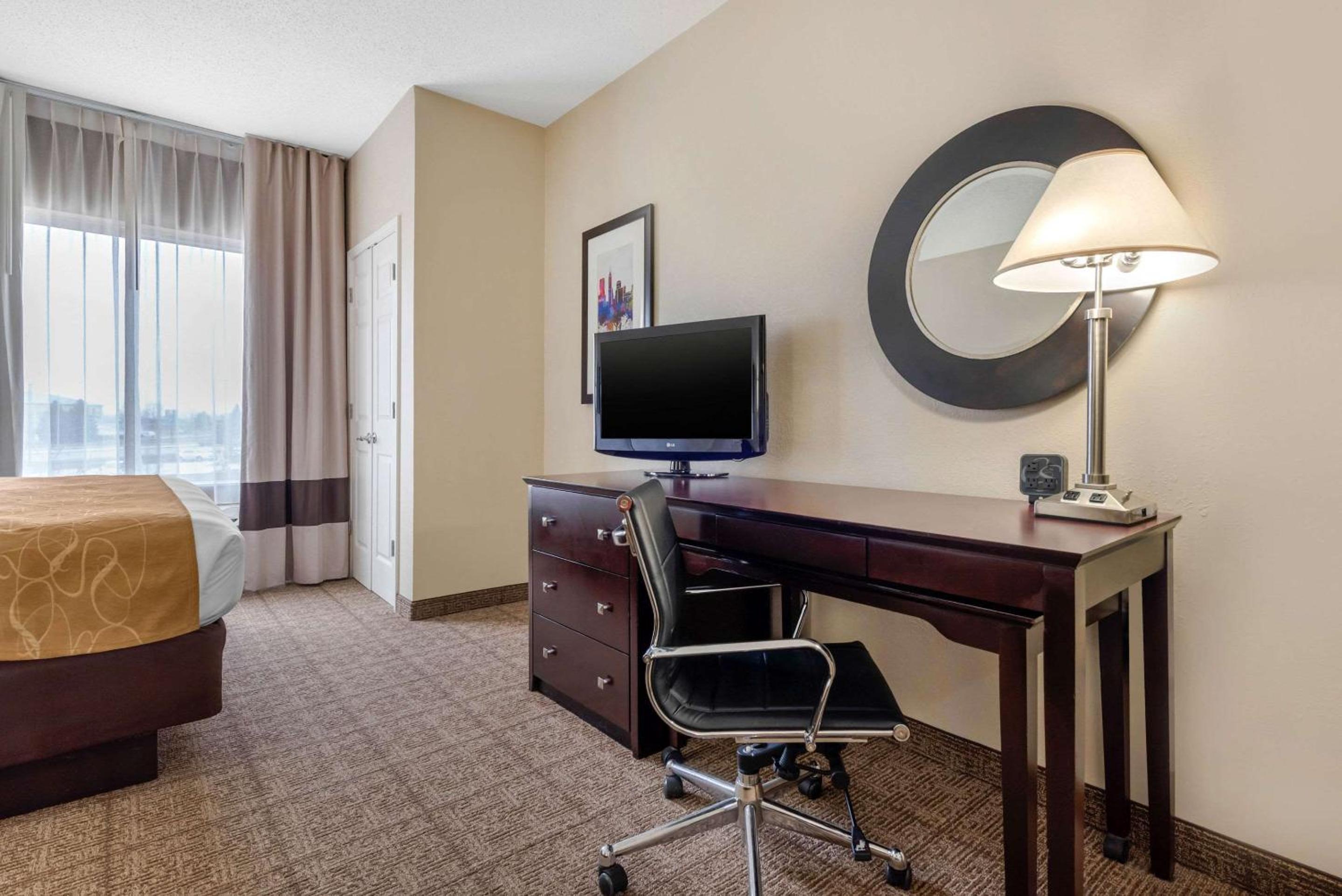 King Suite - Photo 3