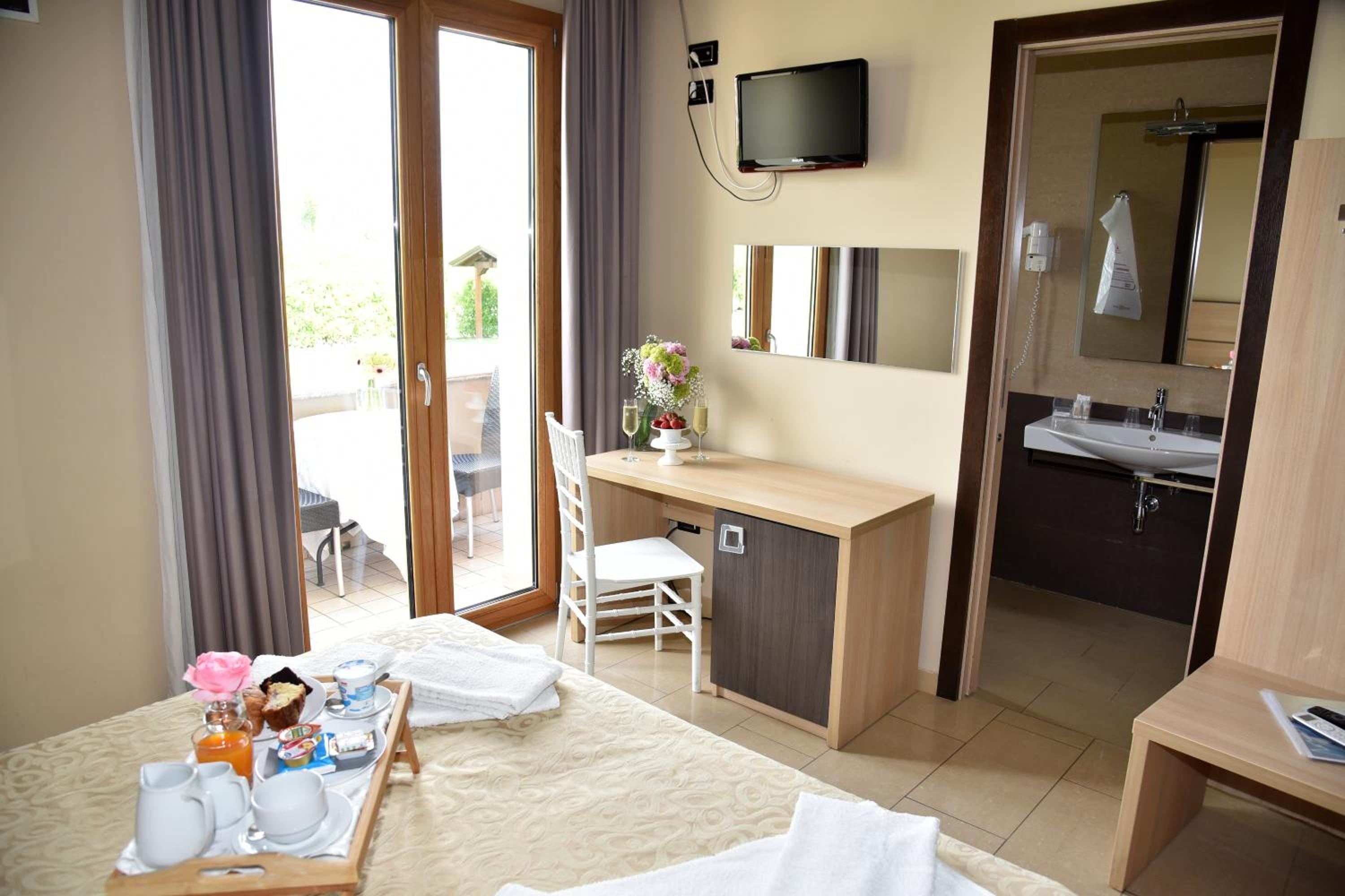 Superior Double Room - Photo 10