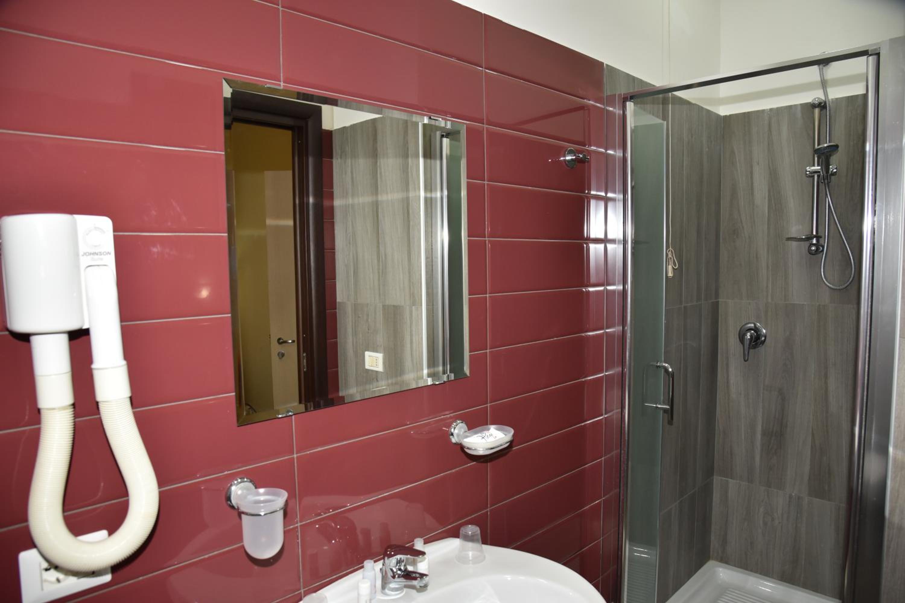 Double or Twin Room - Photo 7