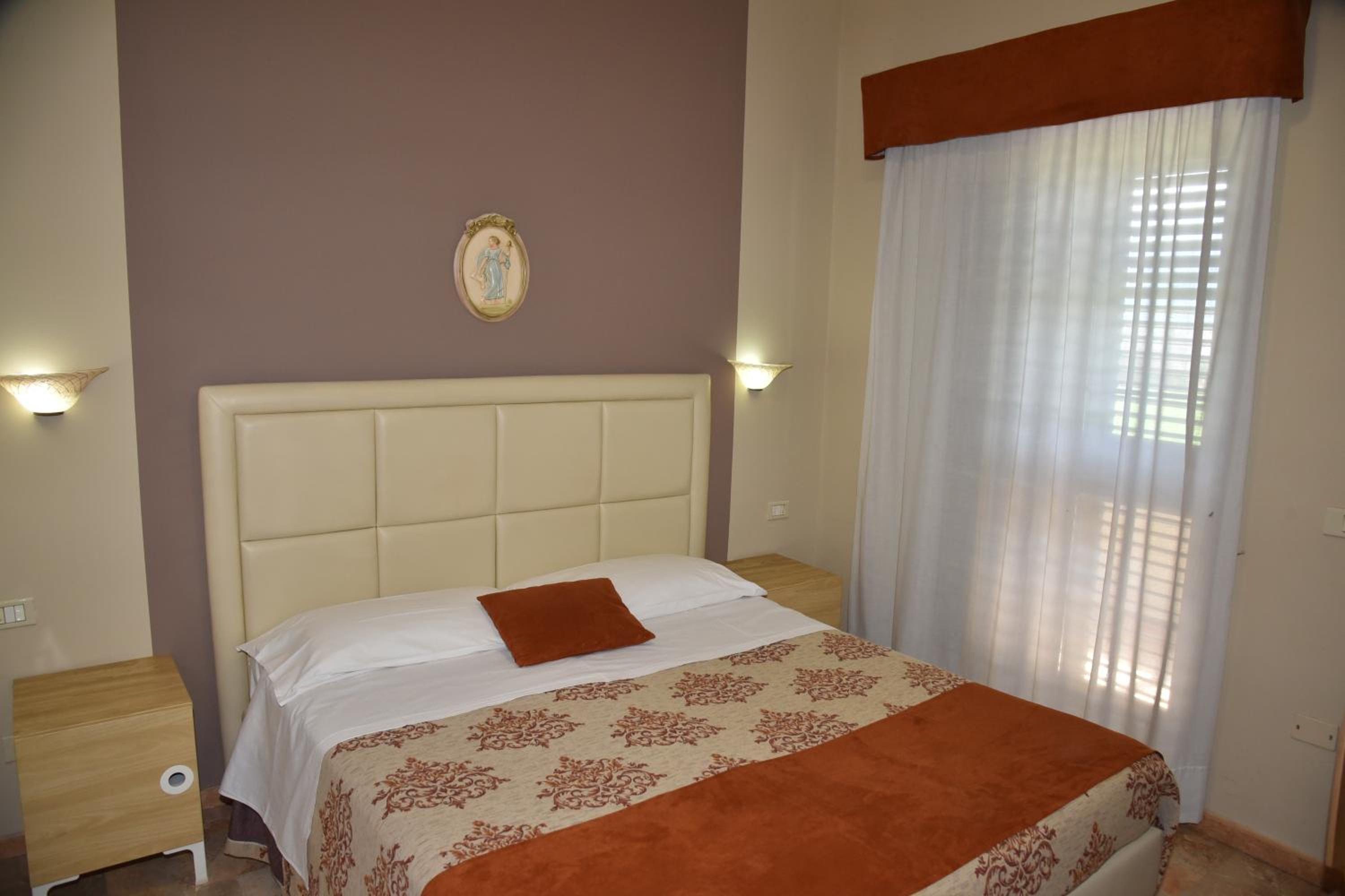 Double or Twin Room - Photo 10