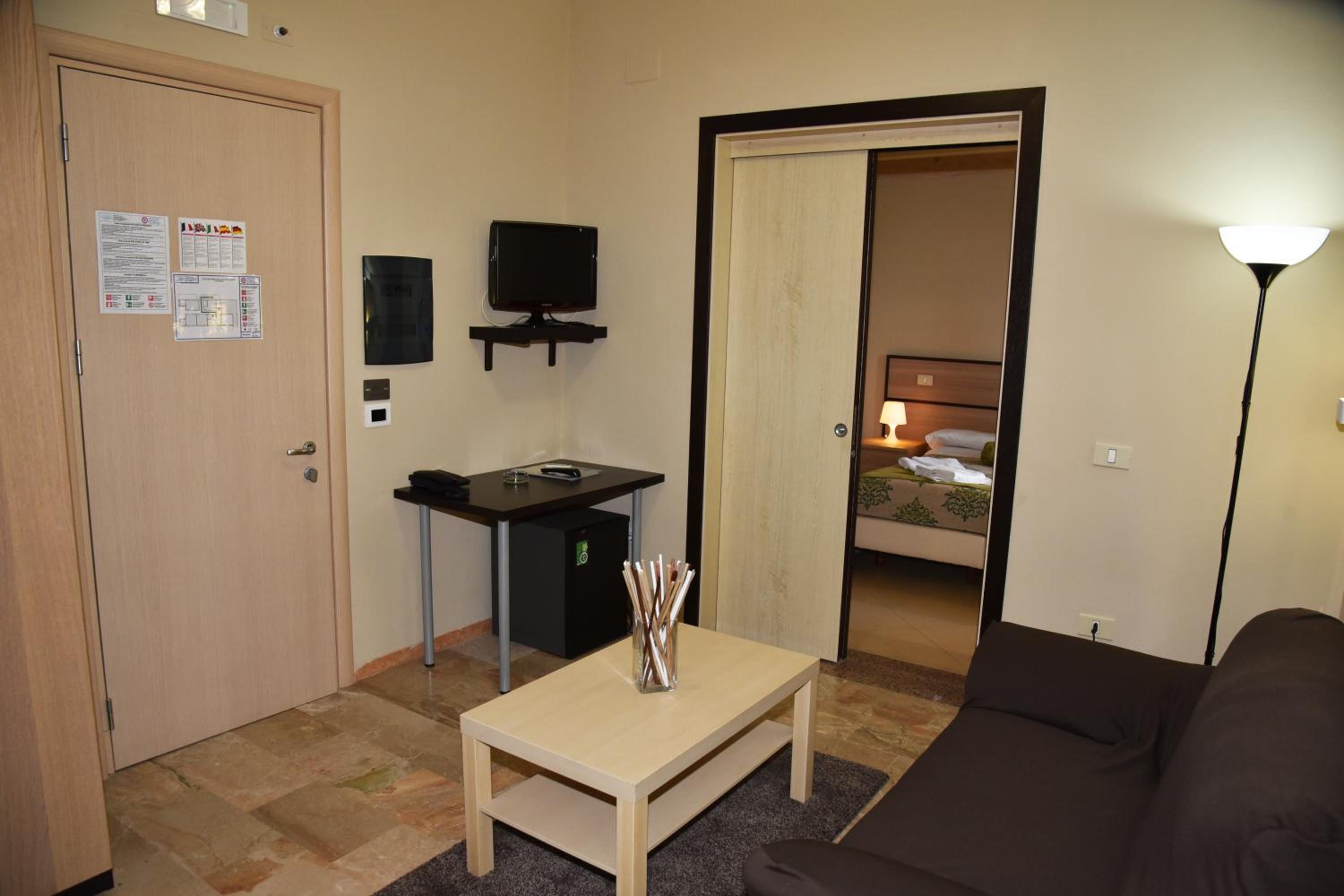 Double or Twin Room - Photo 6