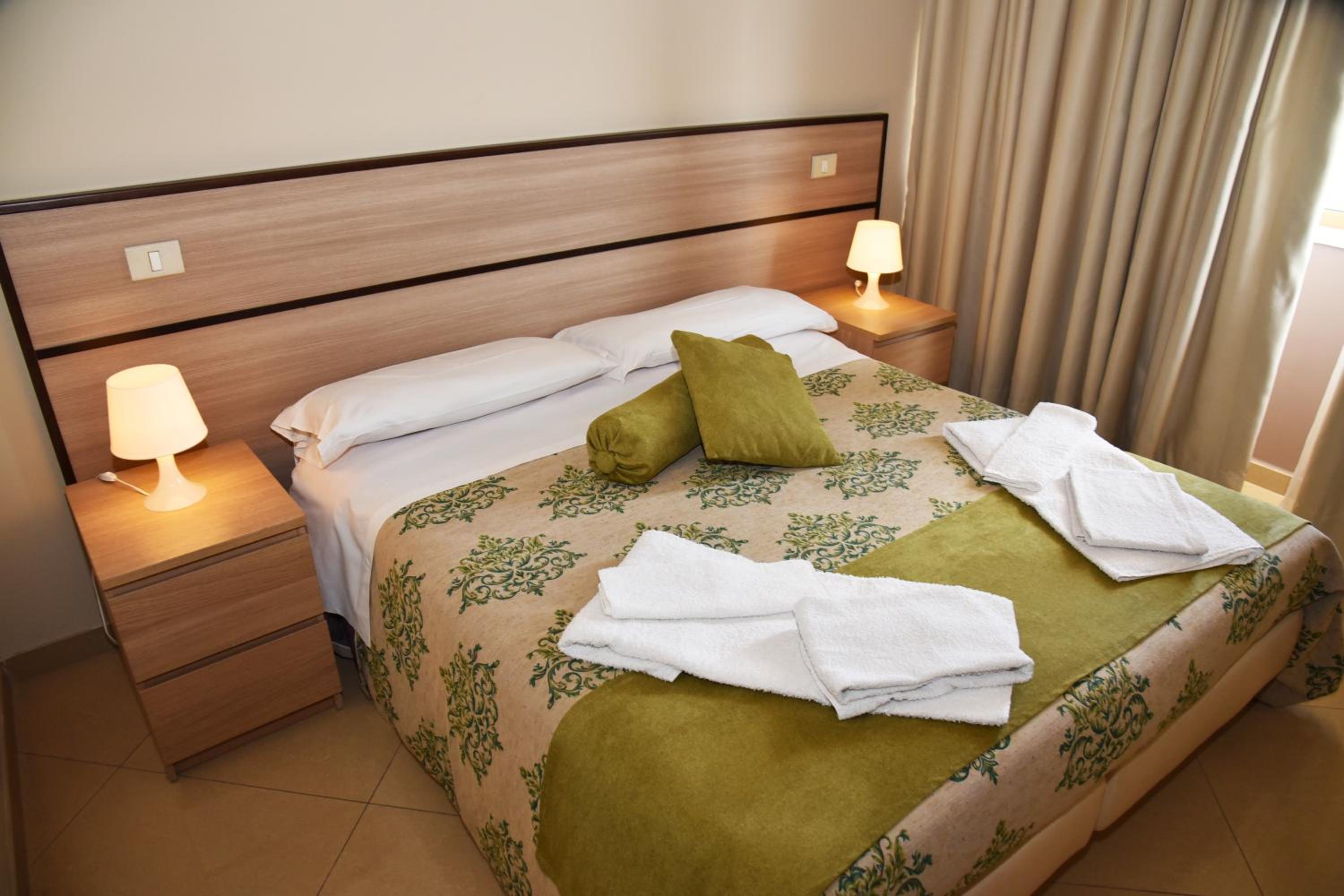 Double or Twin Room - Photo 5