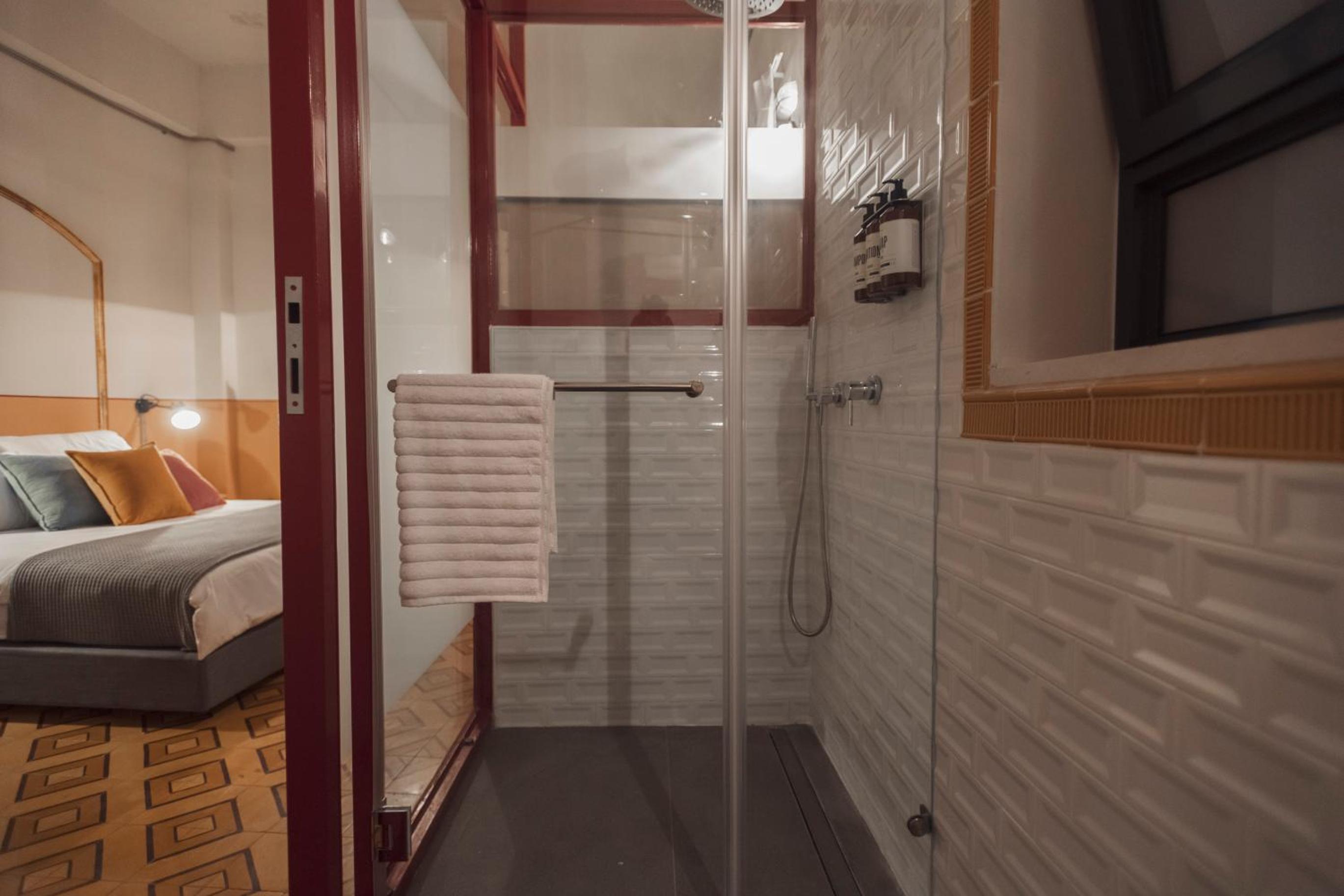 Deluxe Room - Photo 14