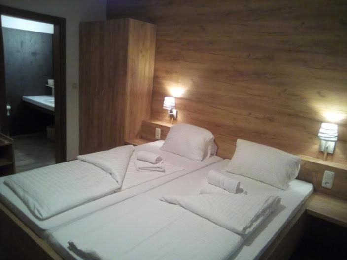 Double Room - Photo 6