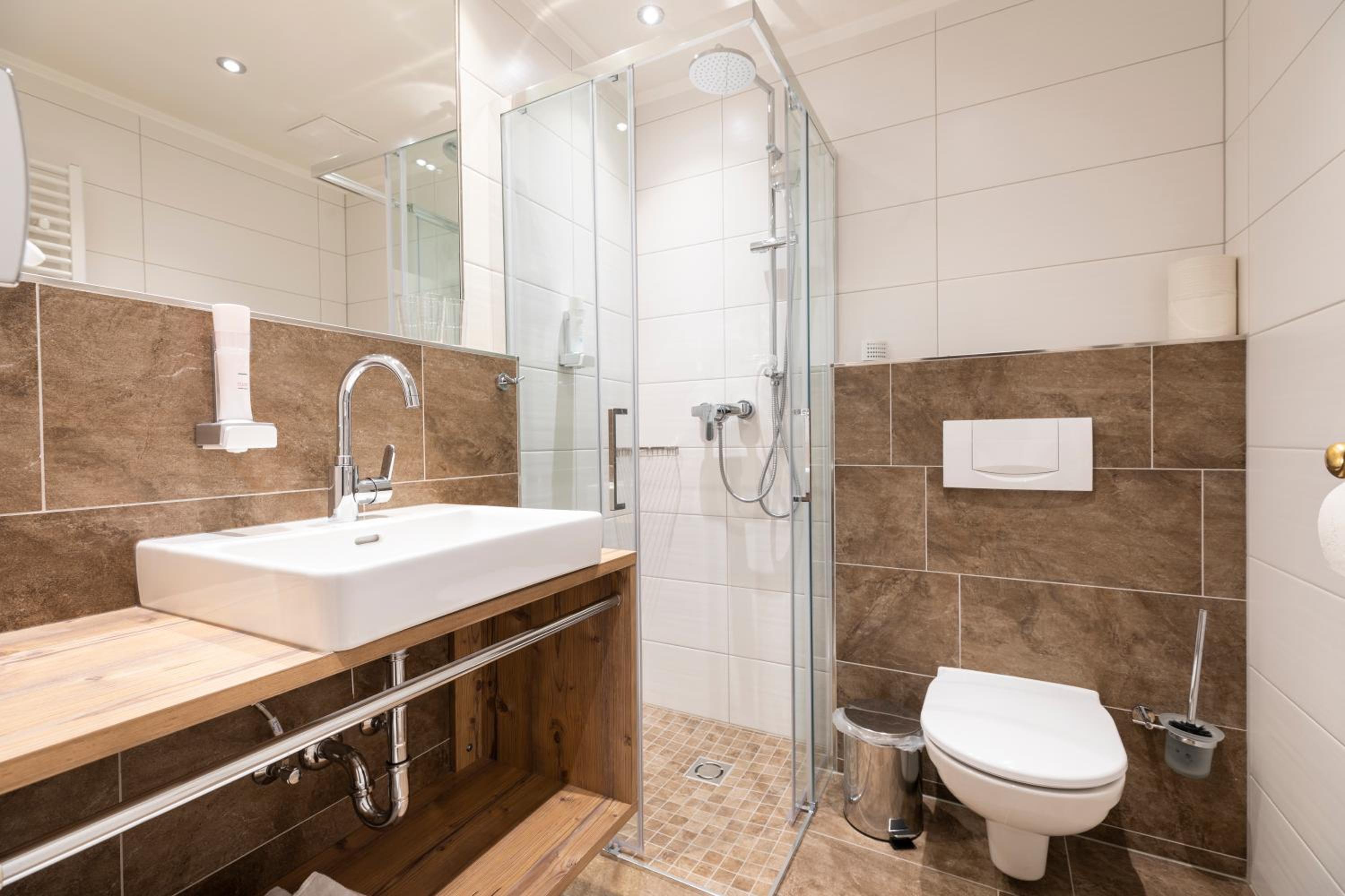 Double Room with Balcony - Photo 7