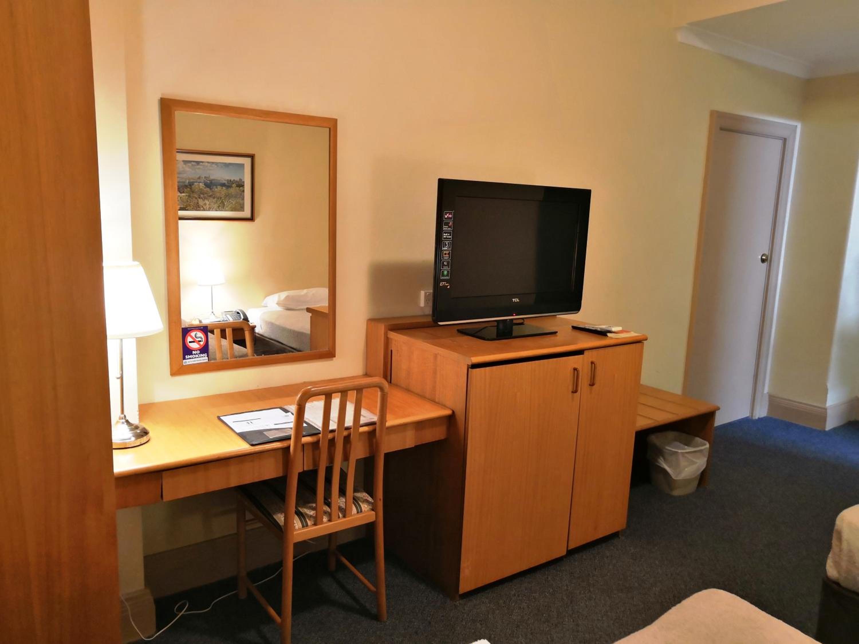 Standard Twin Room - Photo 4