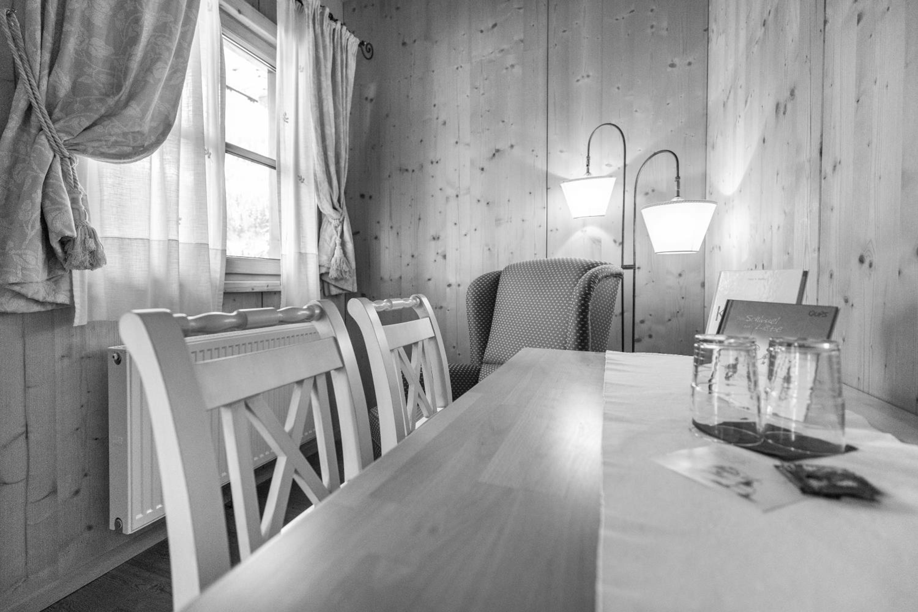 Family Suite with Balcony - Photo 14