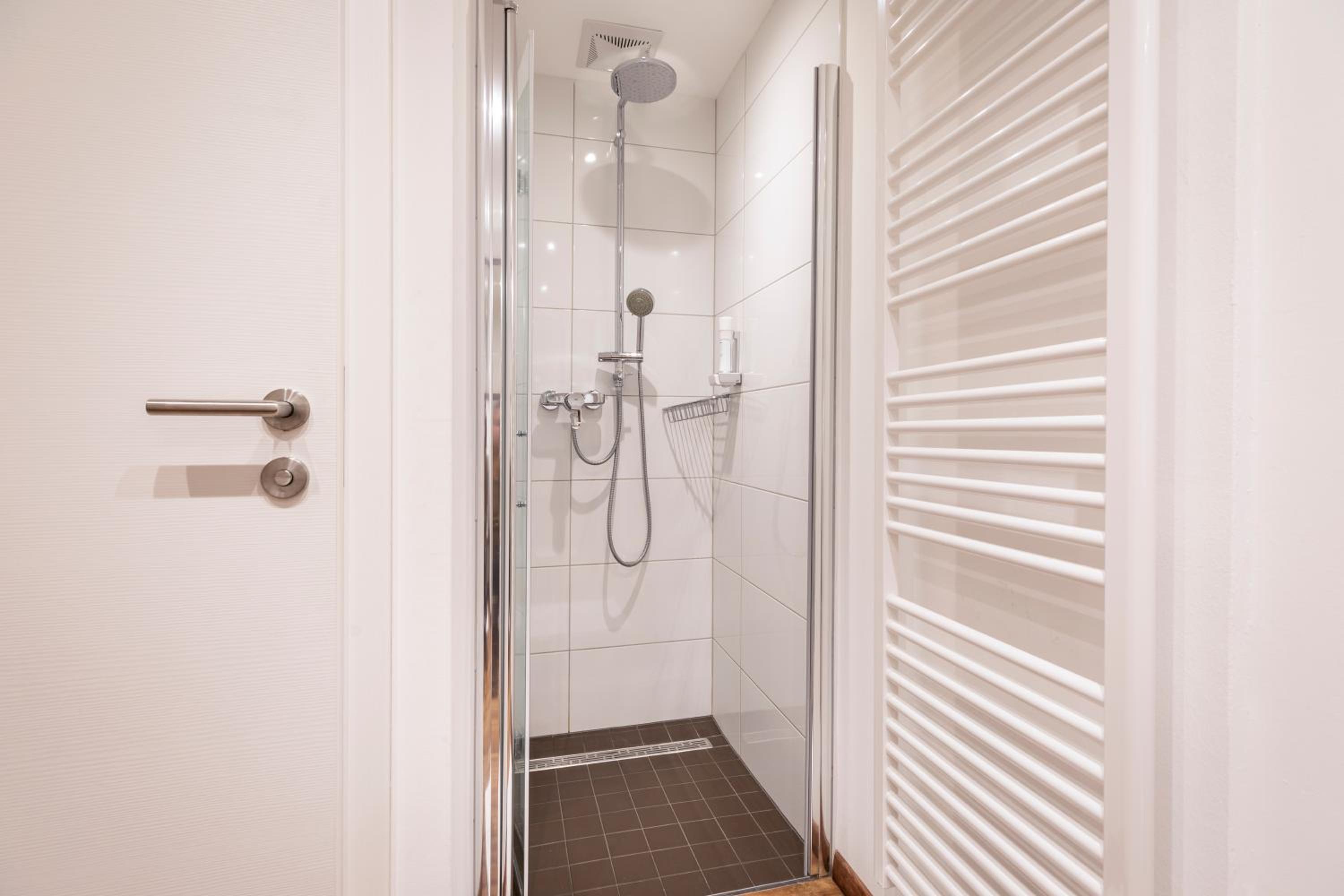 Family Suite with Balcony - Photo 10