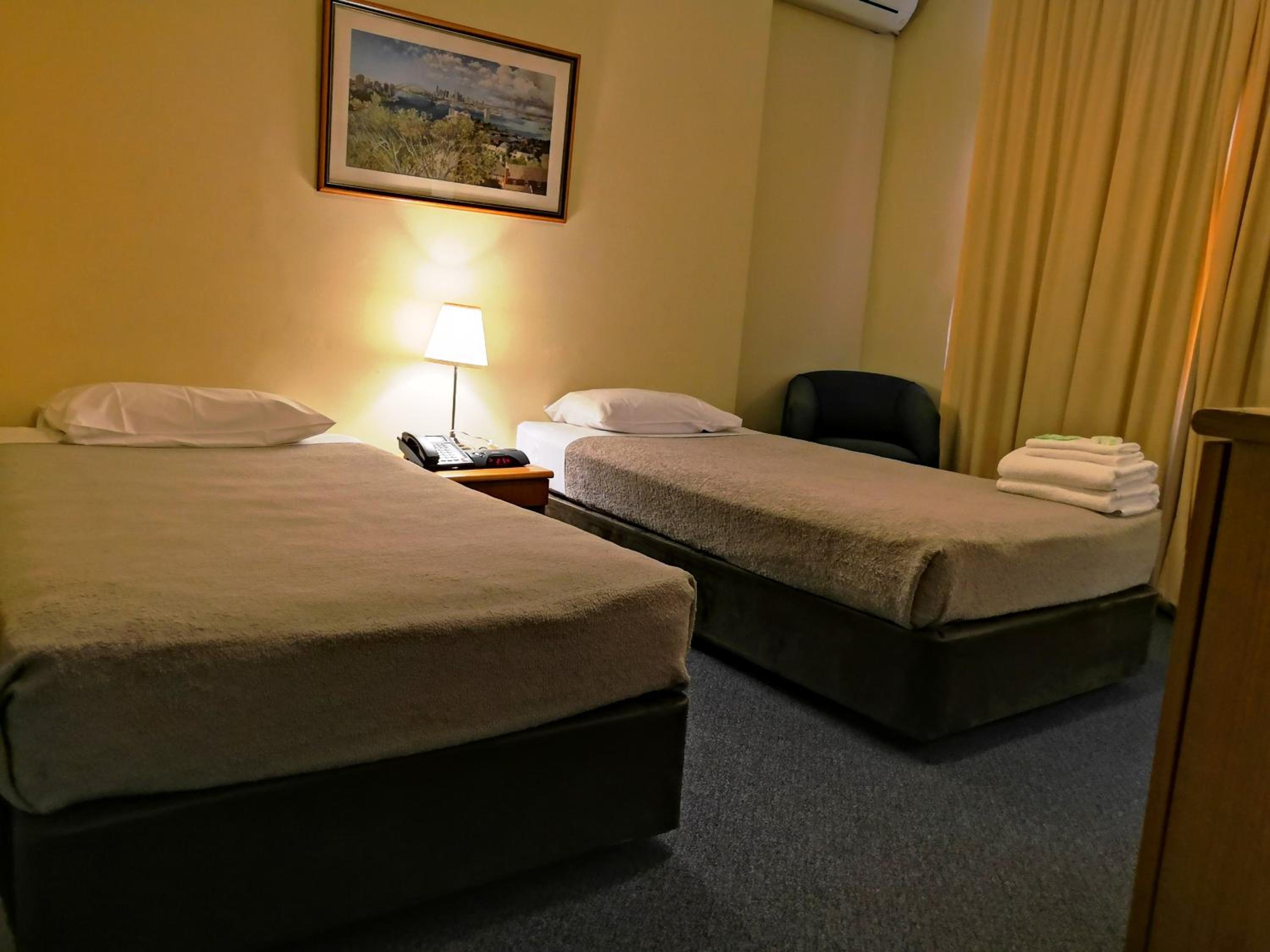 Standard Twin Room - Photo 5