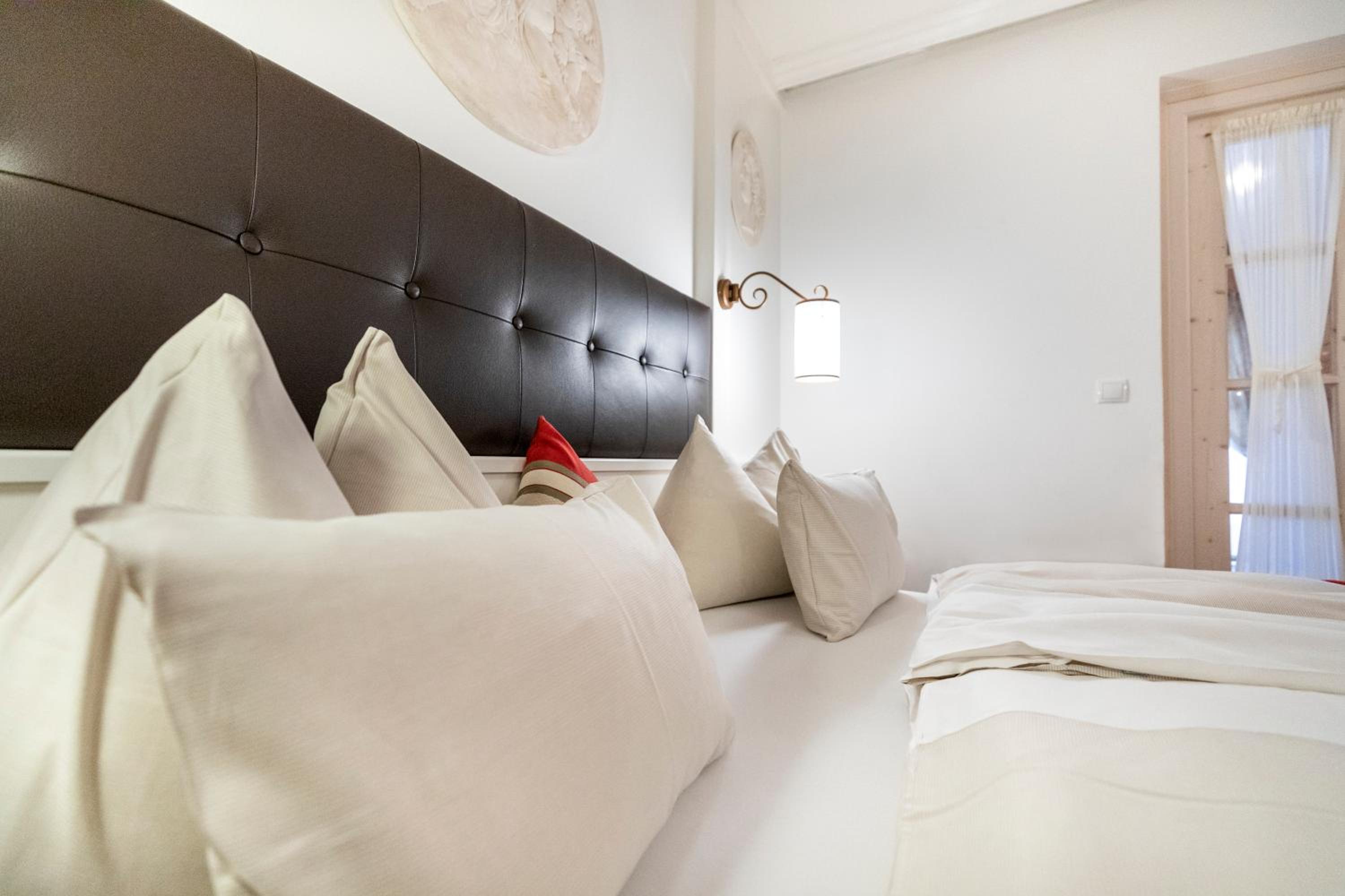 Family Suite with Balcony - Photo 11