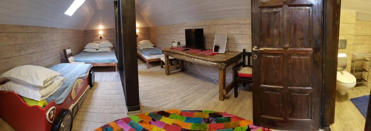 Family Room - Photo 4