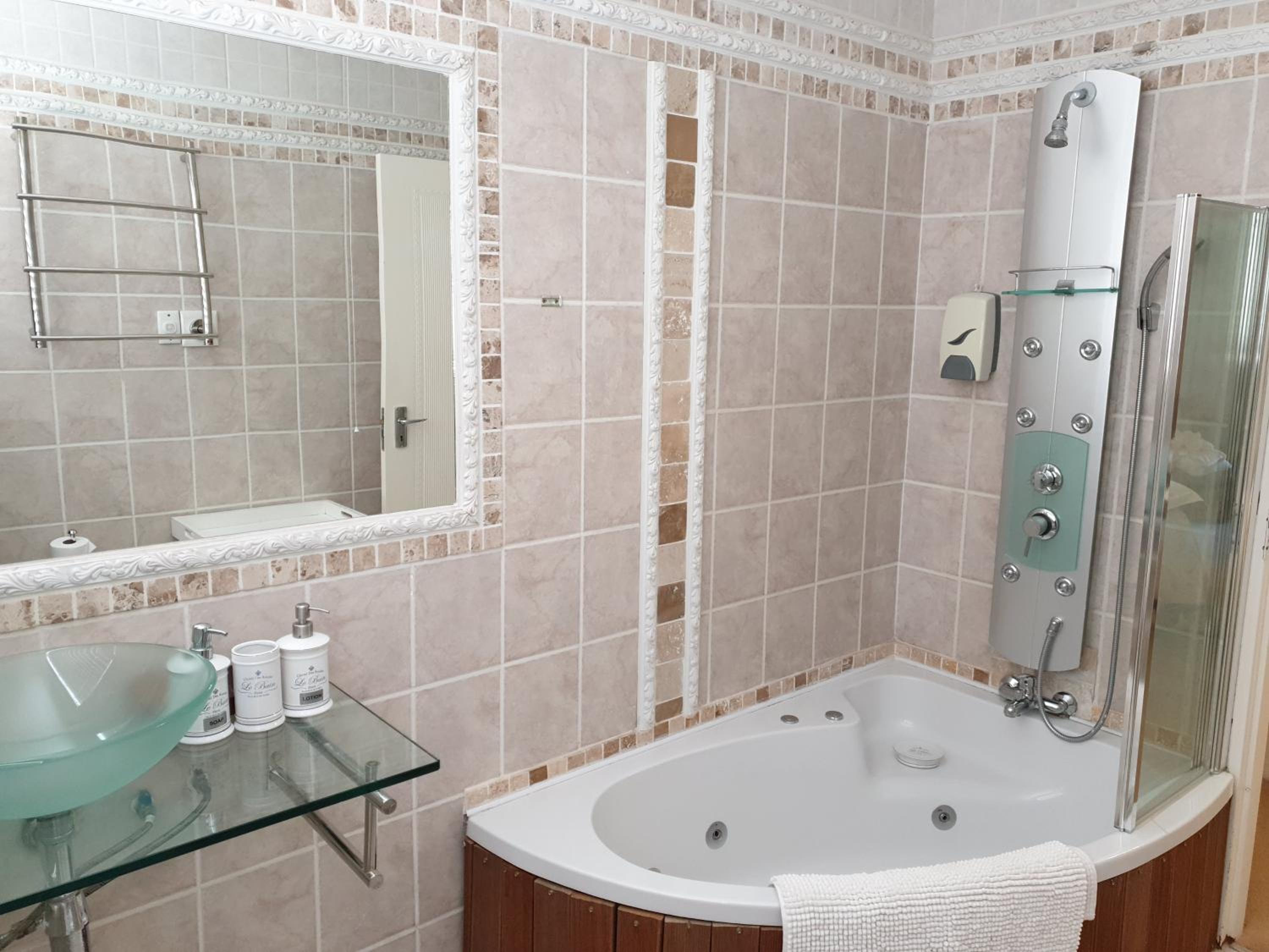 Honeymoon Suite B photo 3