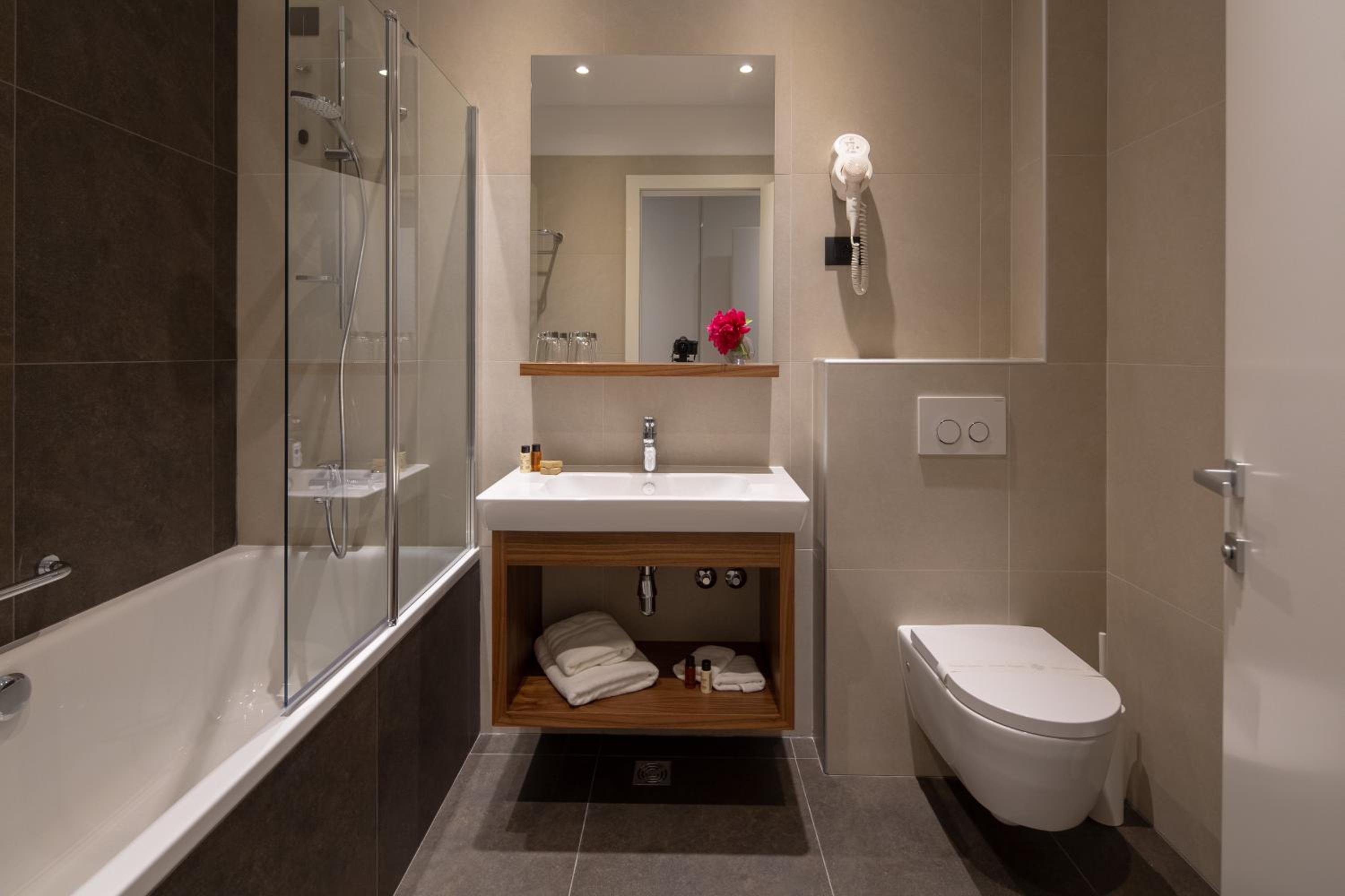 Double or Twin Room - Photo 6