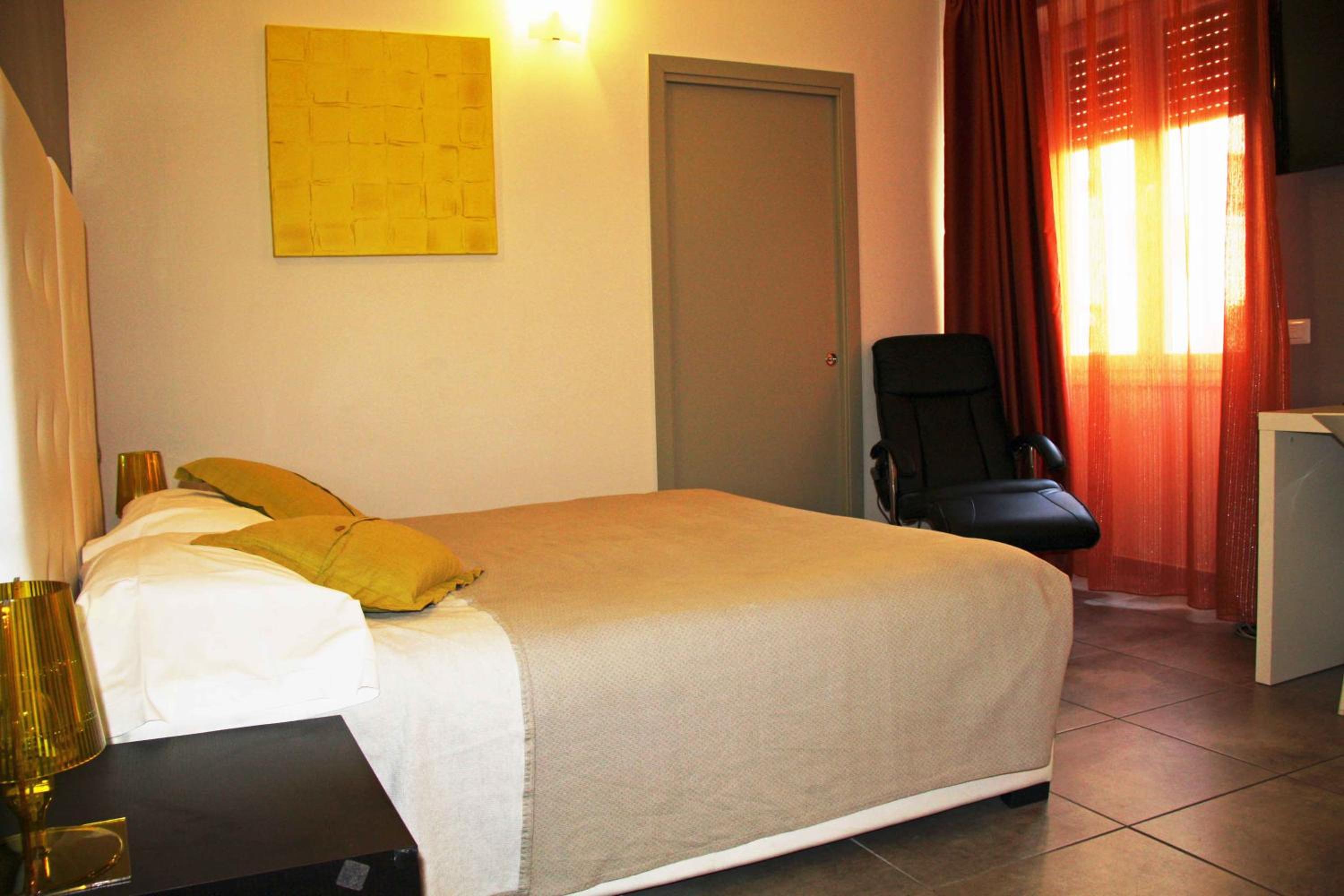 Queen Room with Spa Bath - Photo 19