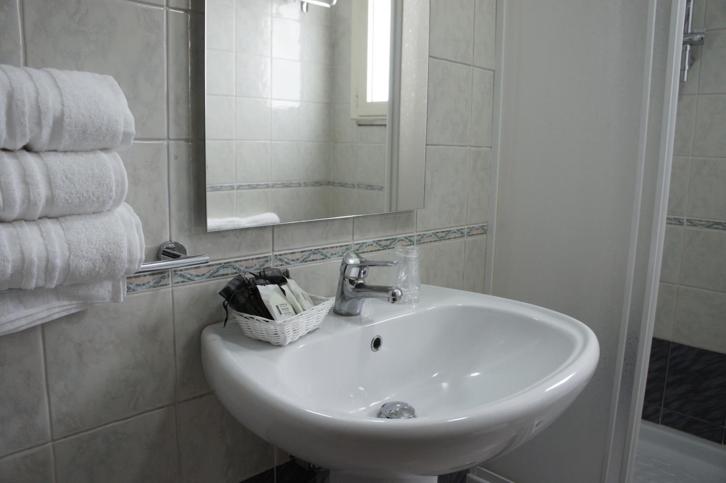 Budget Triple Room - Photo 2