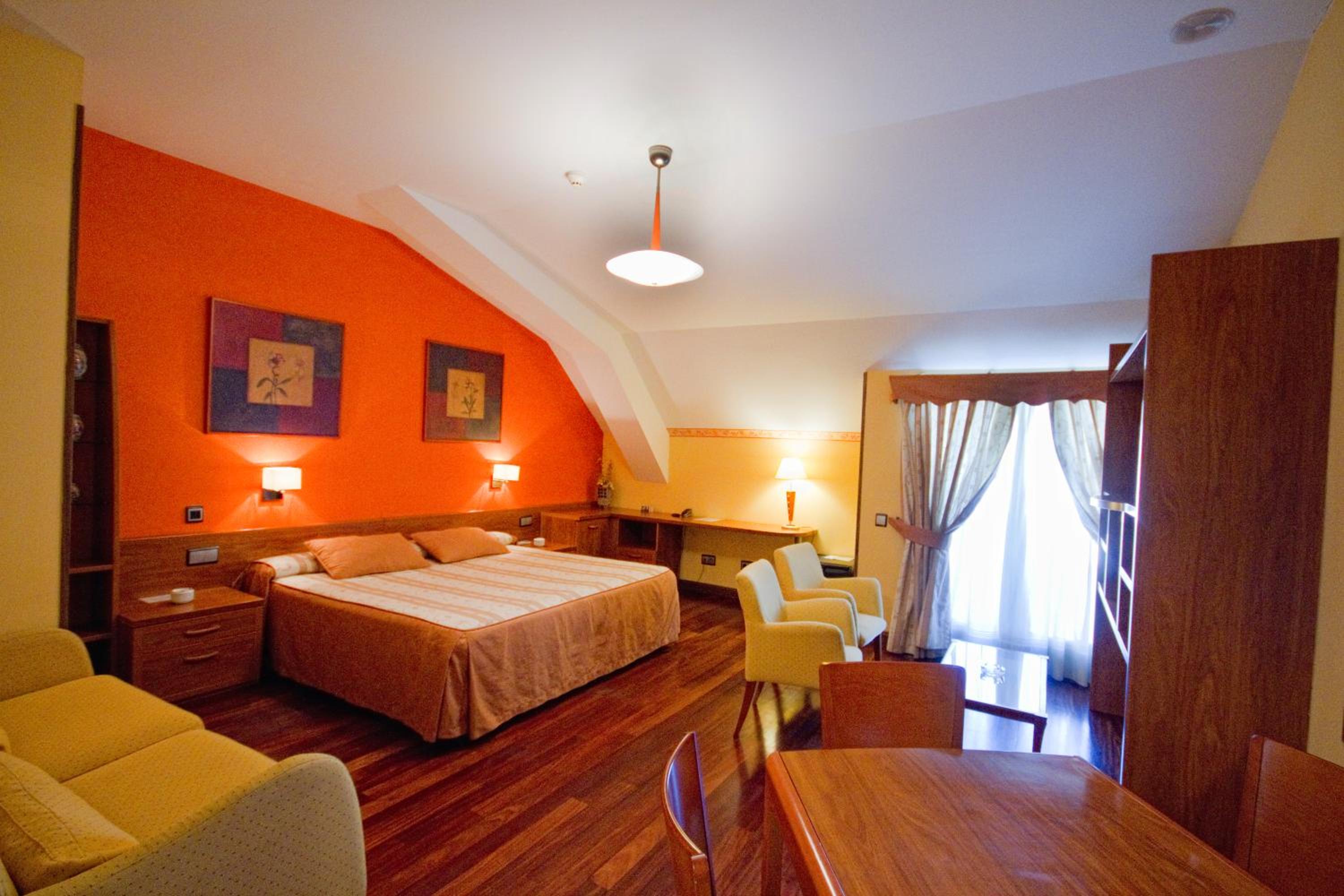 Deluxe King Room - Photo 3