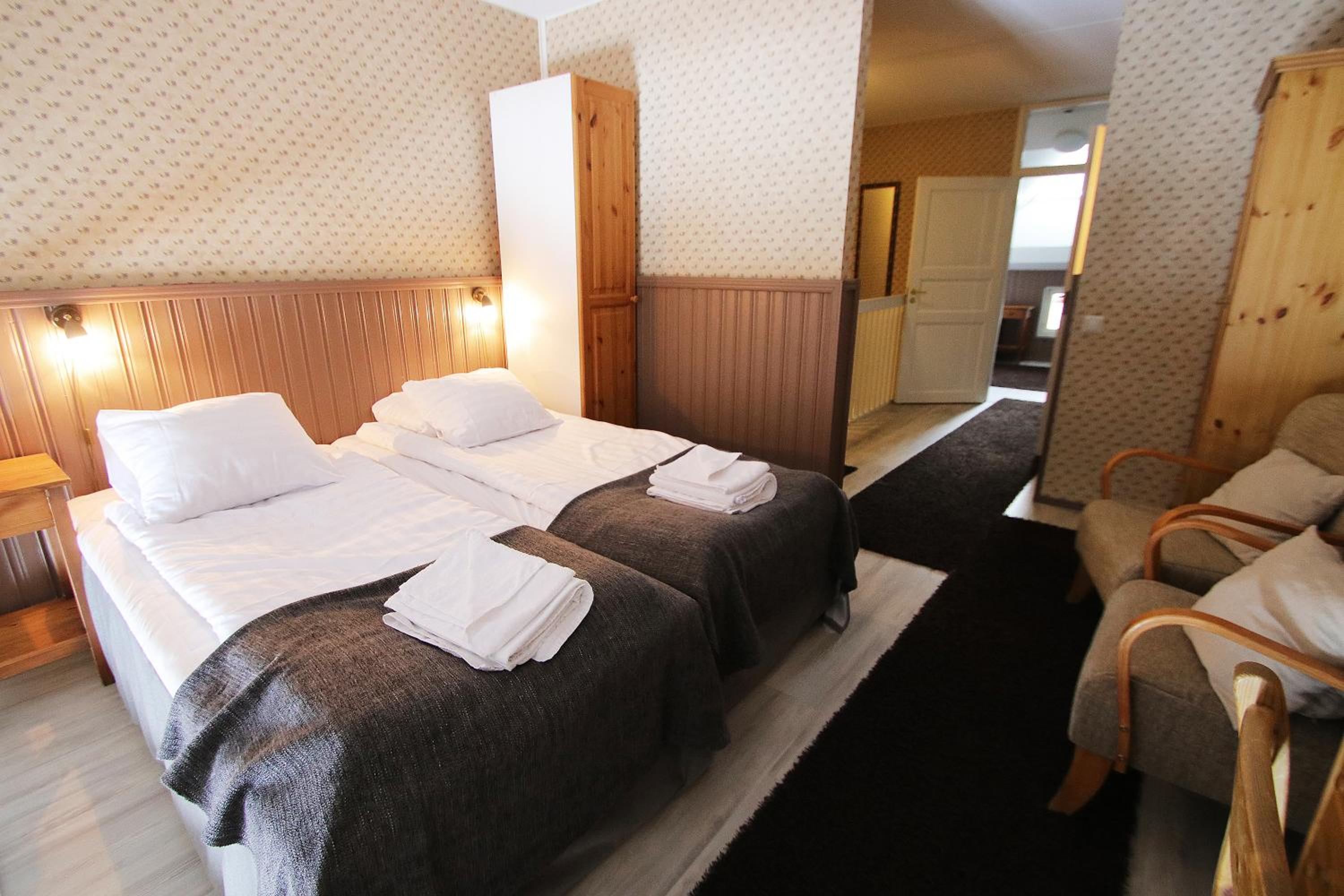 Two Bedroom Apartment with Loft and Sauna - Photo 3