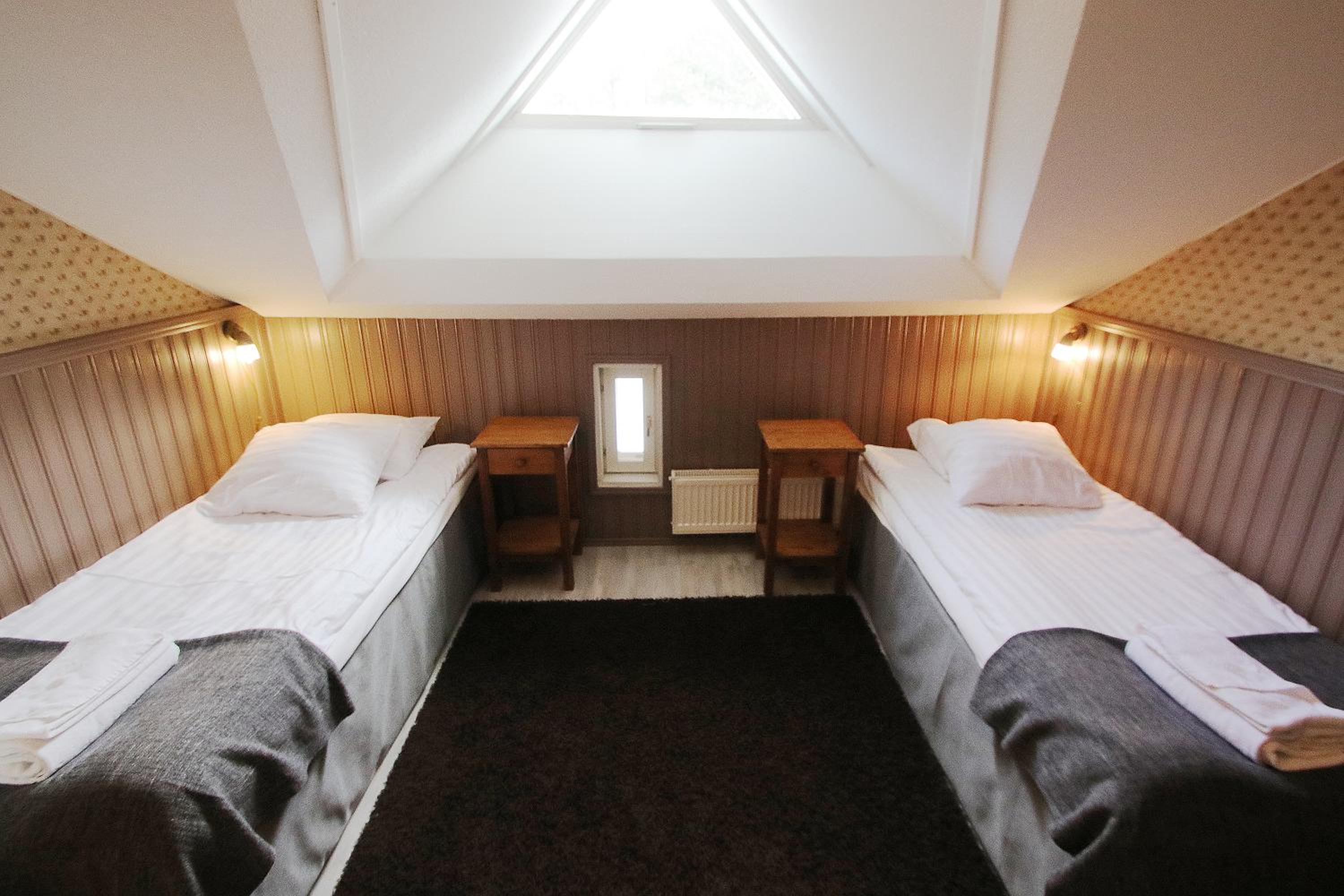 Two Bedroom Apartment with Loft and Sauna - Photo 4