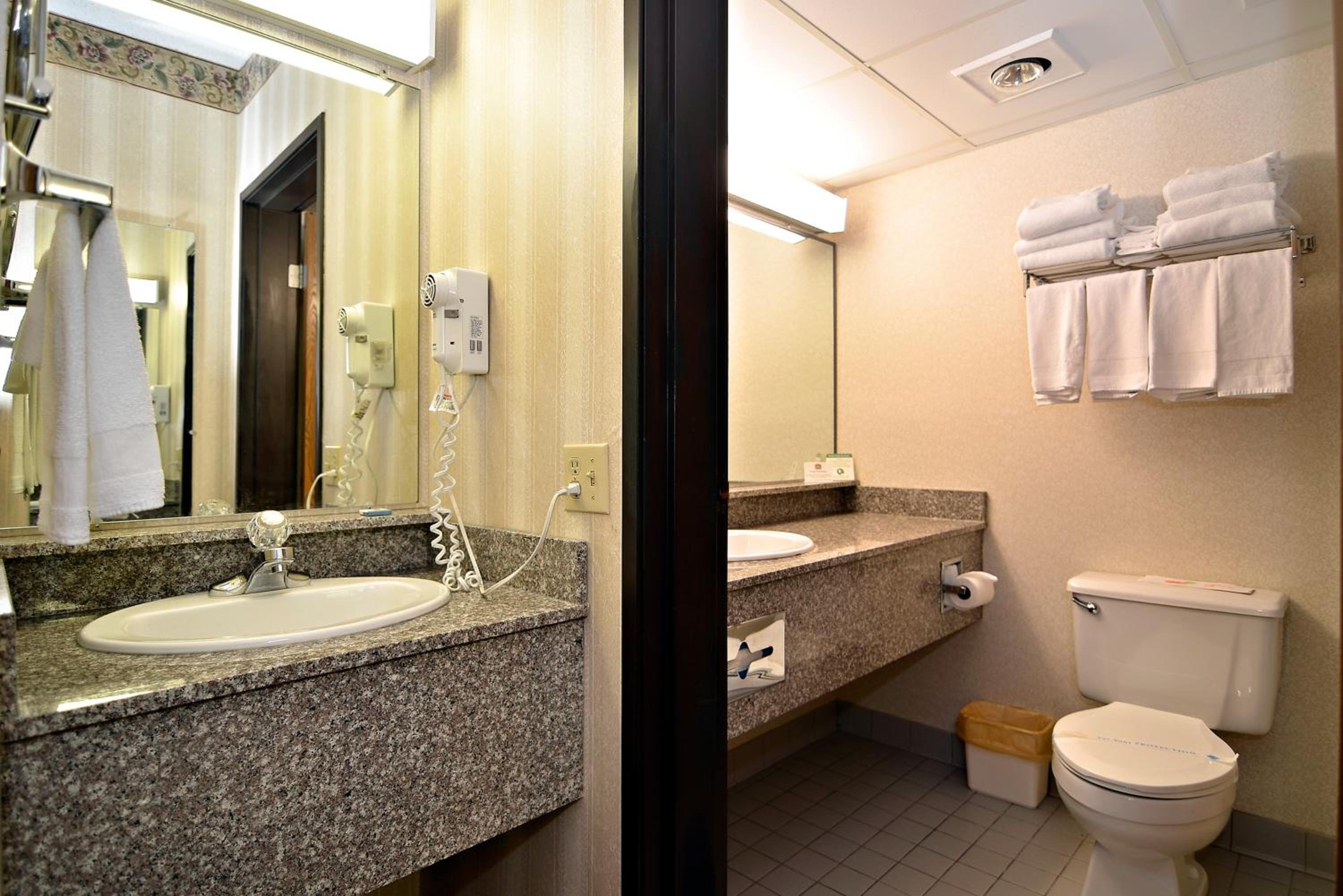 Queen Room - Non-Smoking - Photo 2