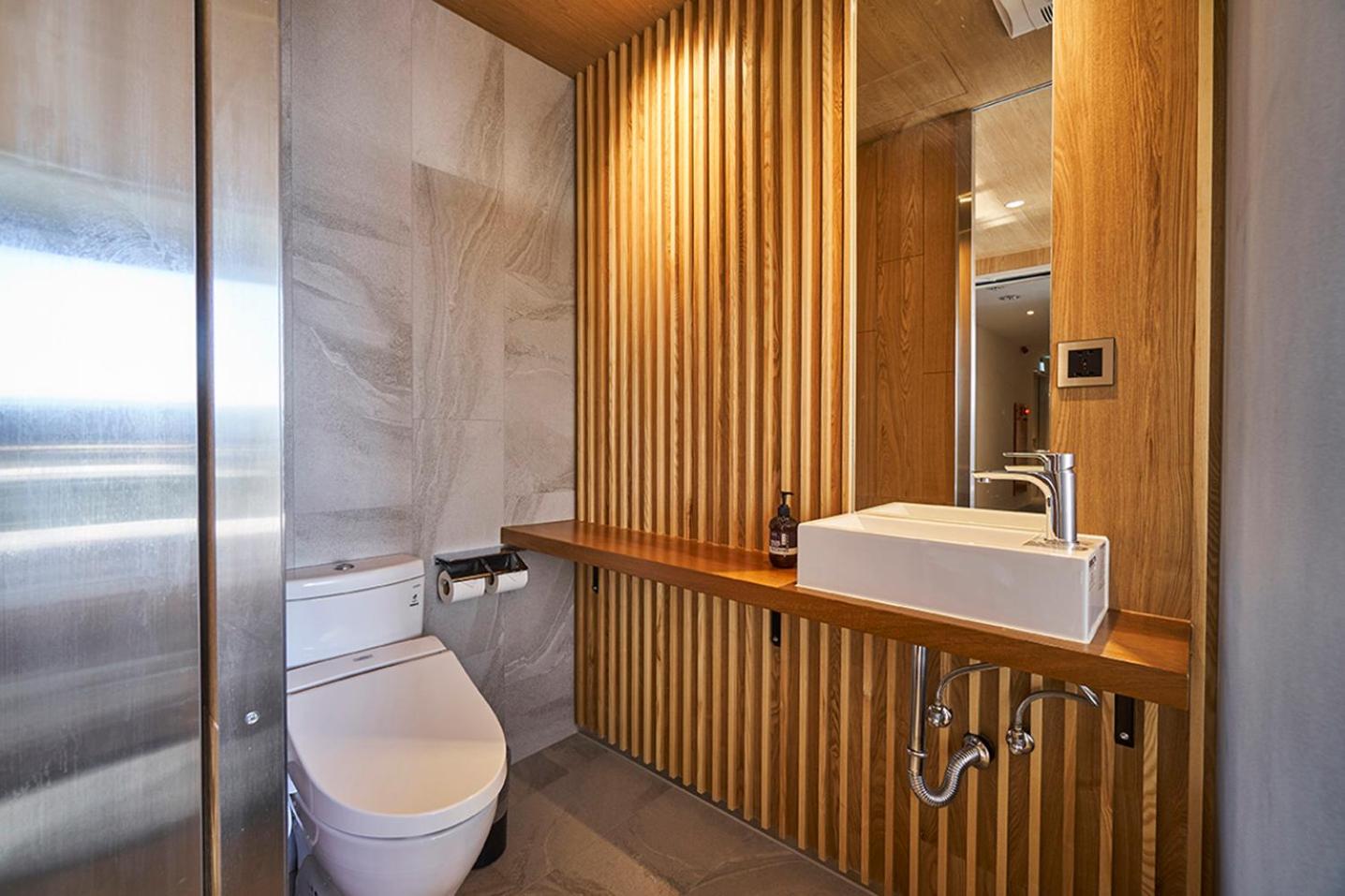 Deluxe Double Room A - Photo 8