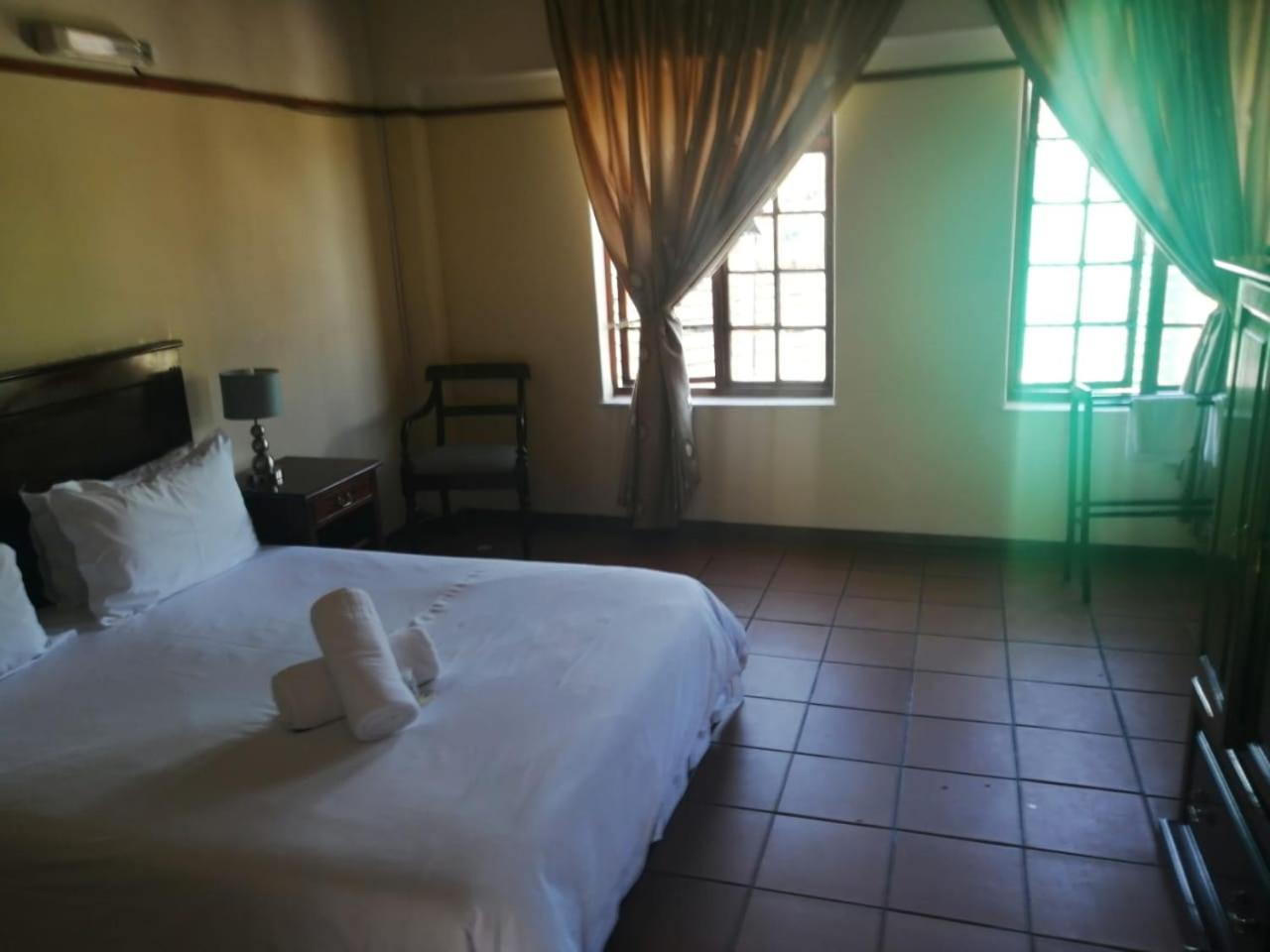 Deluxe Double Room with Bath - Photo 5